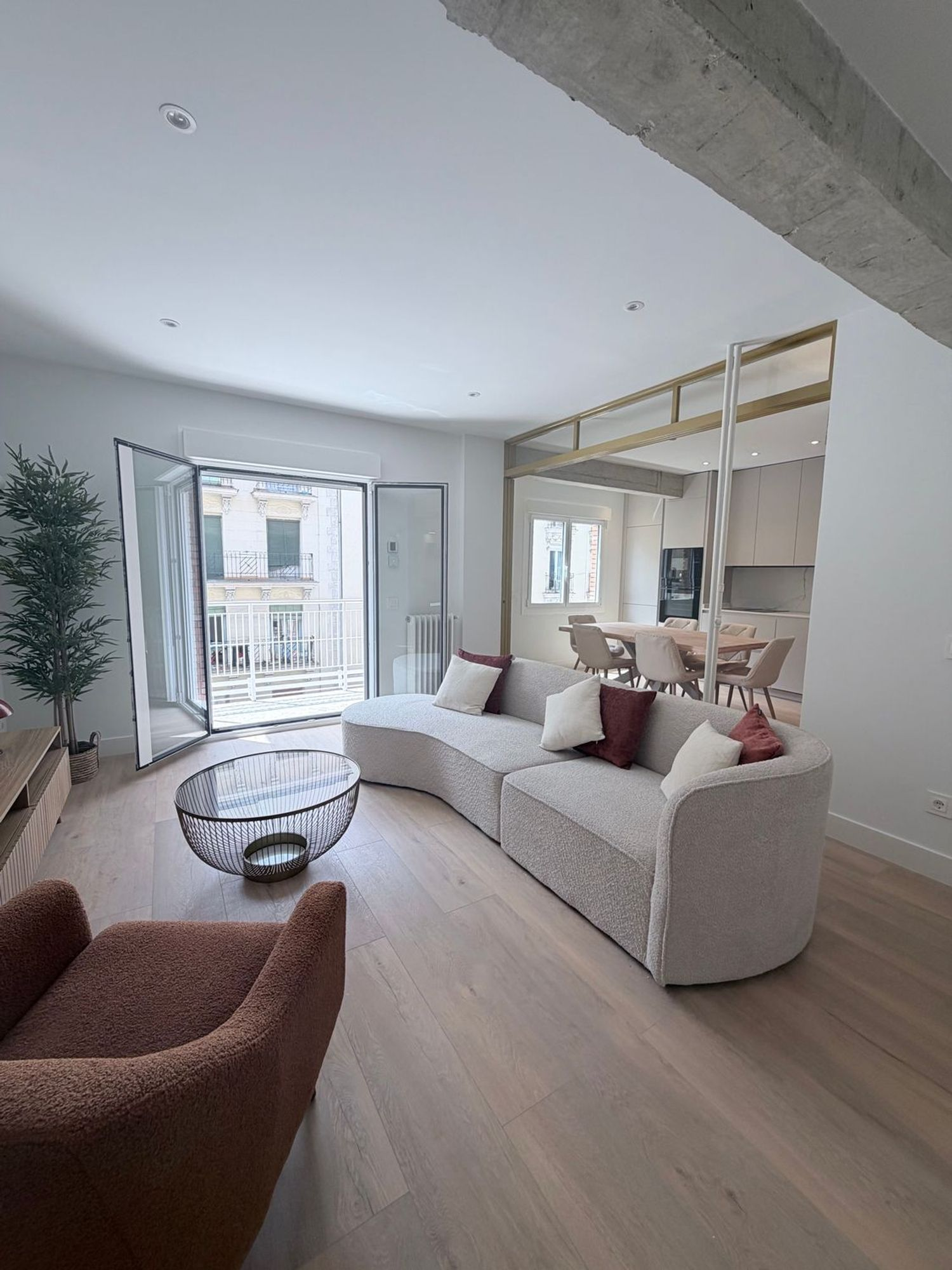 Three en-suite bedrooms and warm natural light in residential Trafalgar