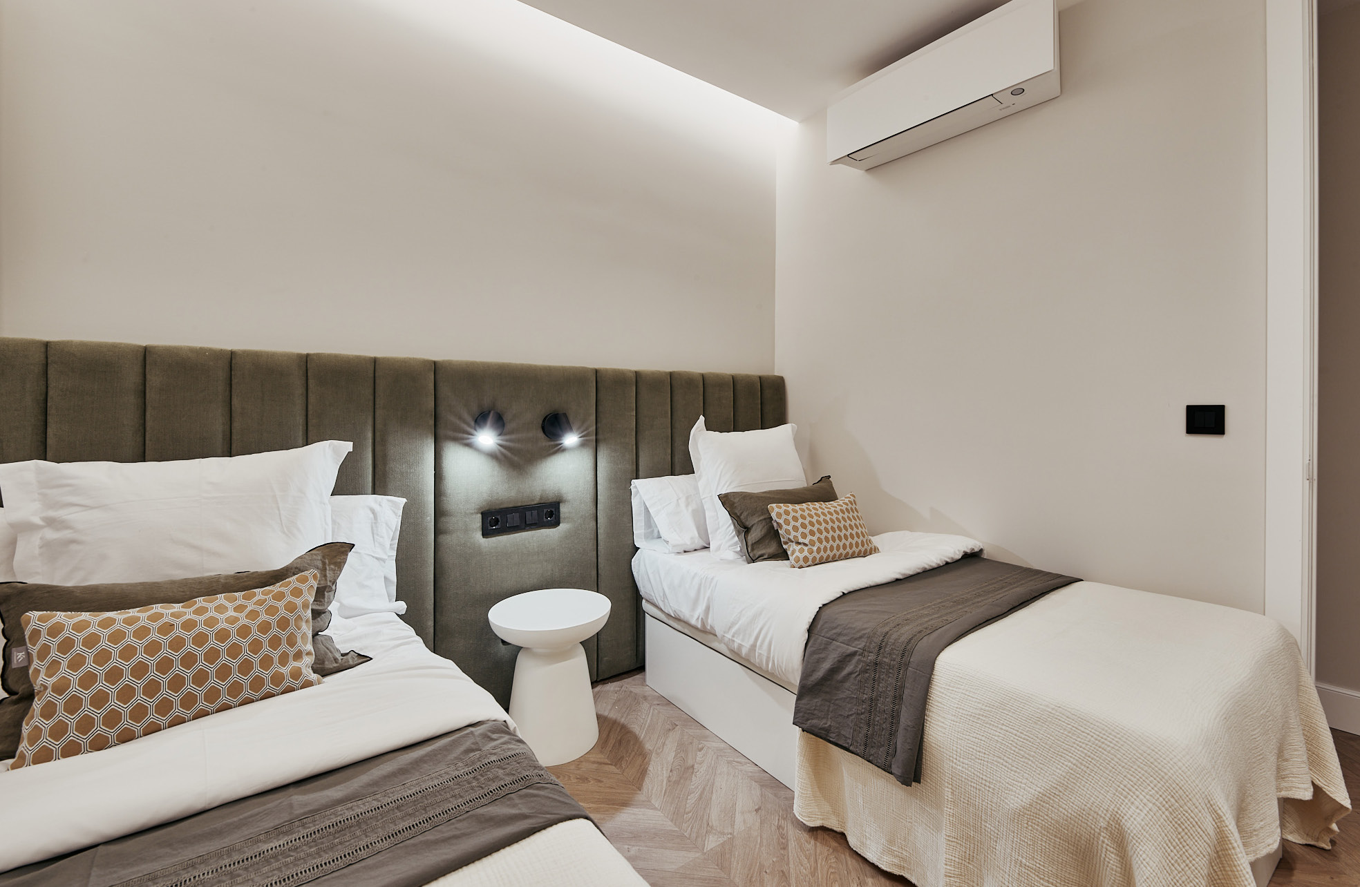 The comfort of having a terrace and private parking in Lista