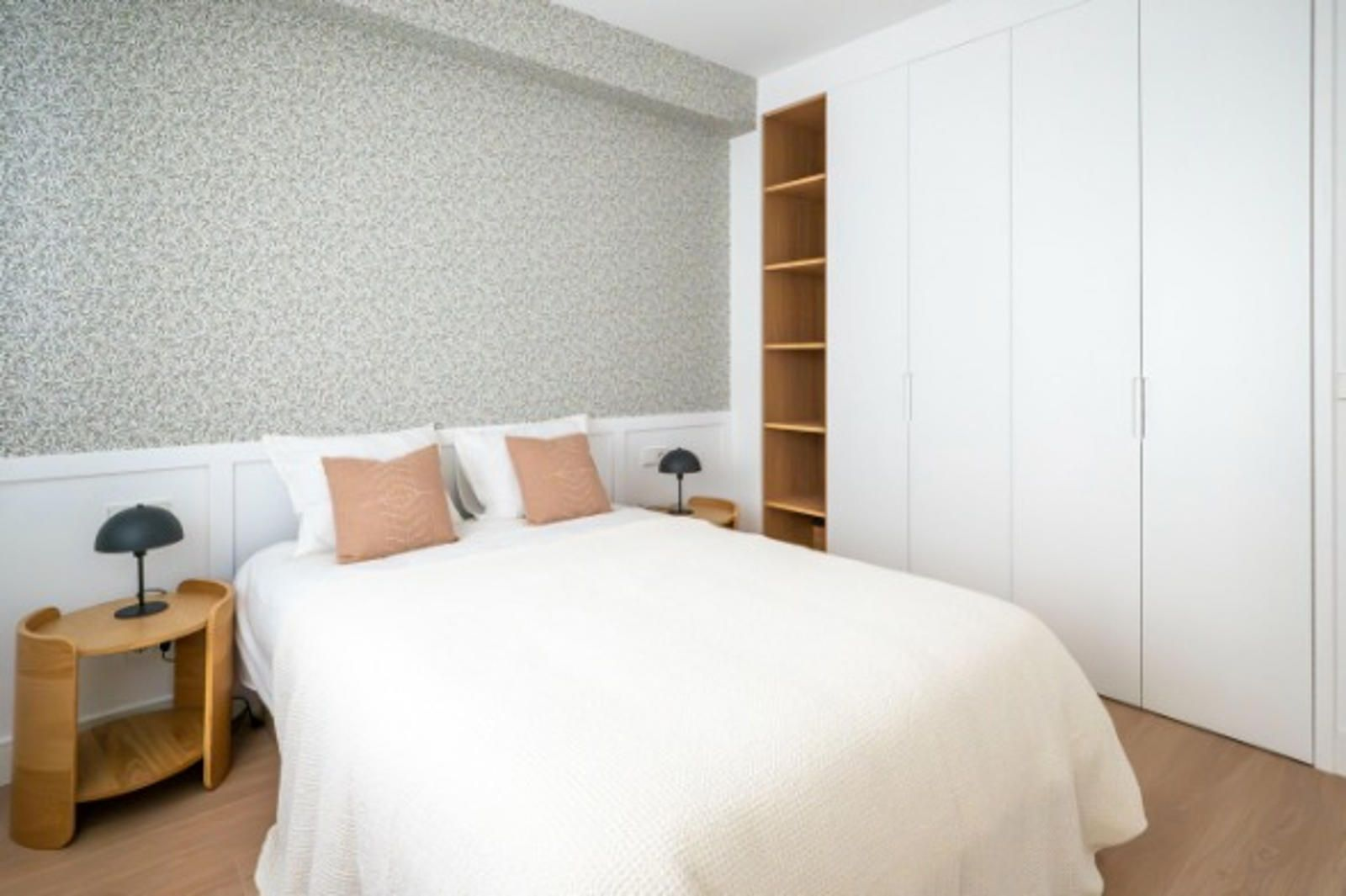 Renovated apartment in Cuatro Caminos with three bedrooms and premium finishes