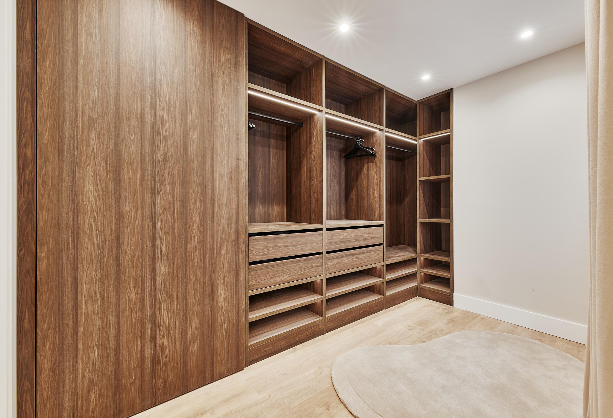 The light of a sixth-floor residence with the scale of a true family home
