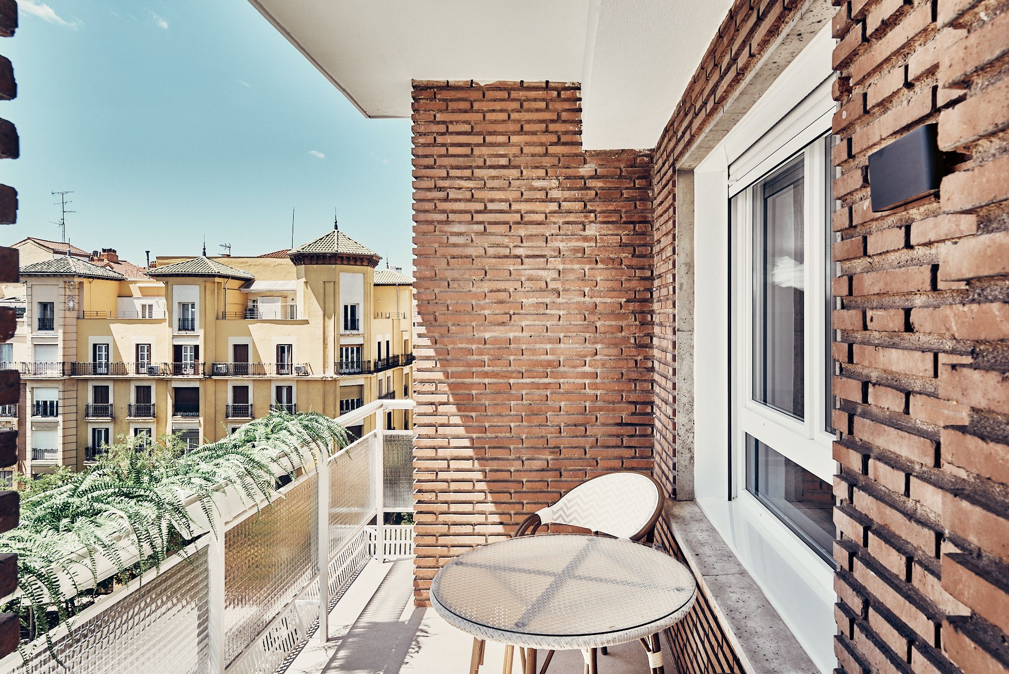 Terraza y luz en una sexta planta de Goya