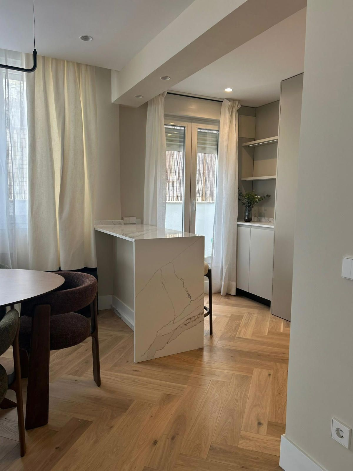 Elevated living, natural light and contemporary design in the heart of Goya