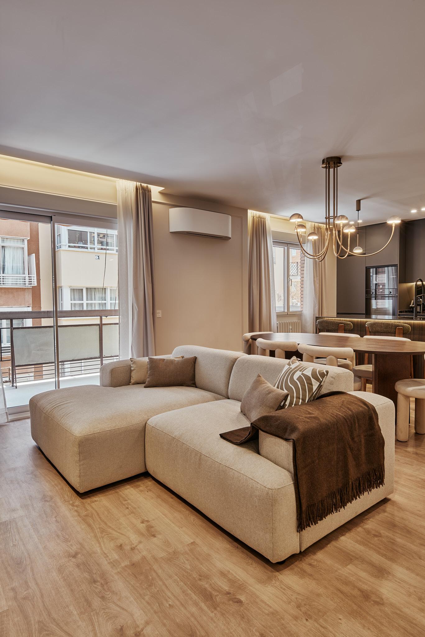Terraza, garaje y tres dormitorios en Lista