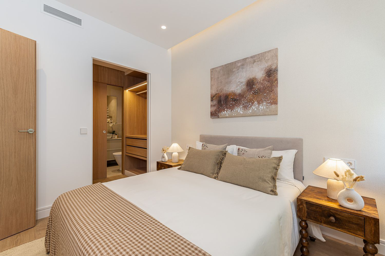 Three-bedroom open-plan living in Chamberí’s most vibrant residential setting