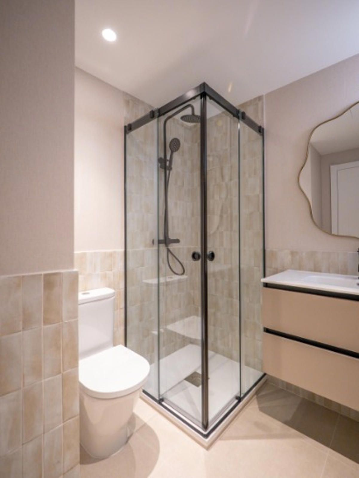 Renovated apartment in Cuatro Caminos with three bedrooms and premium finishes