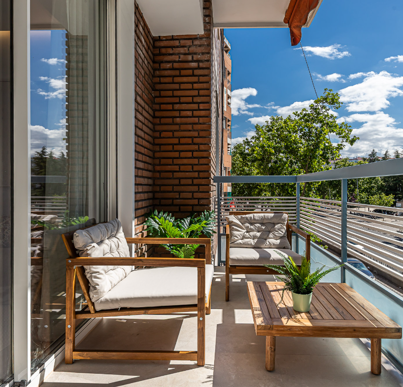 Cuatro dormitorios y terraza en Ibiza