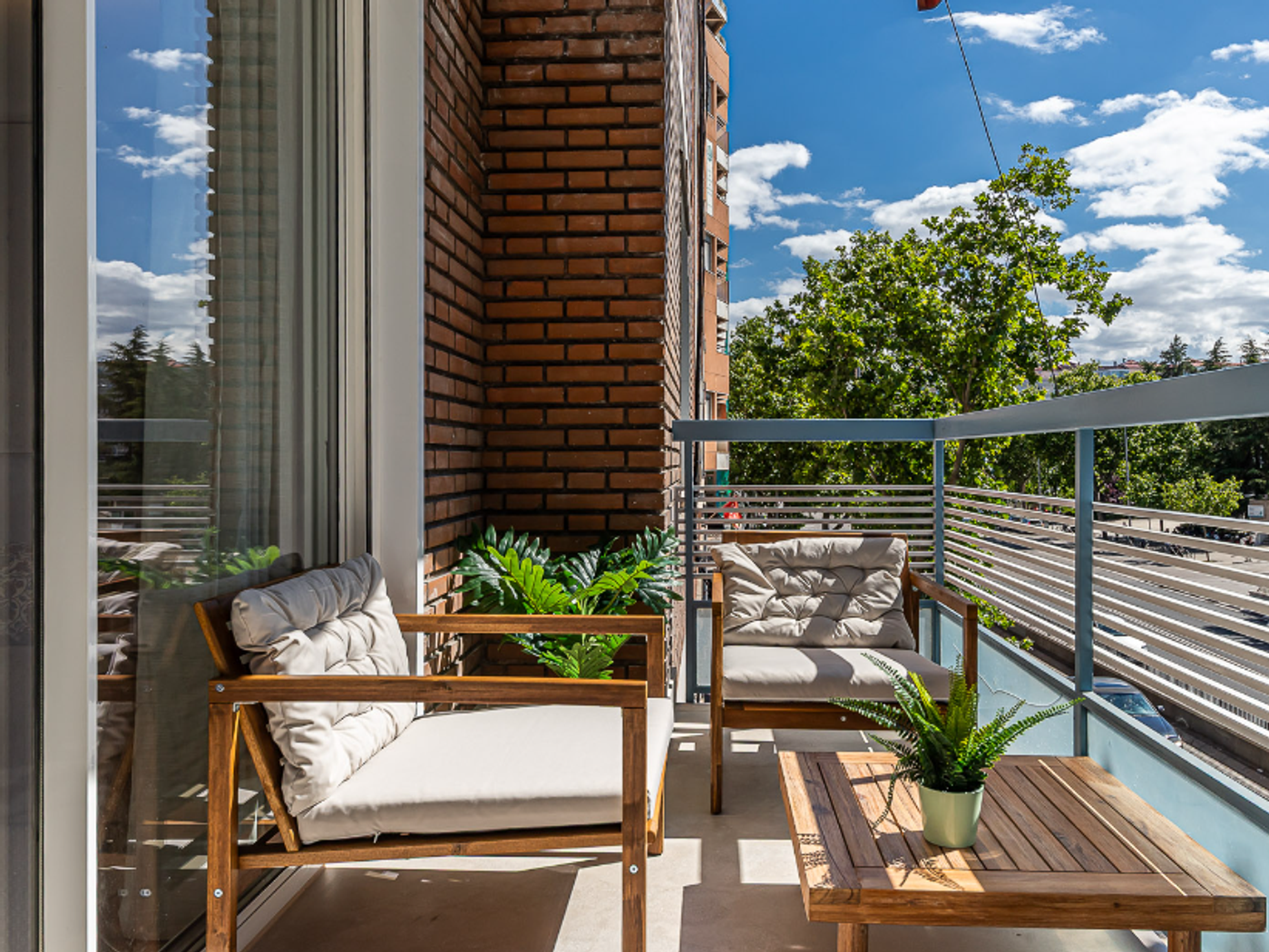 Cuatro dormitorios y terraza en Ibiza