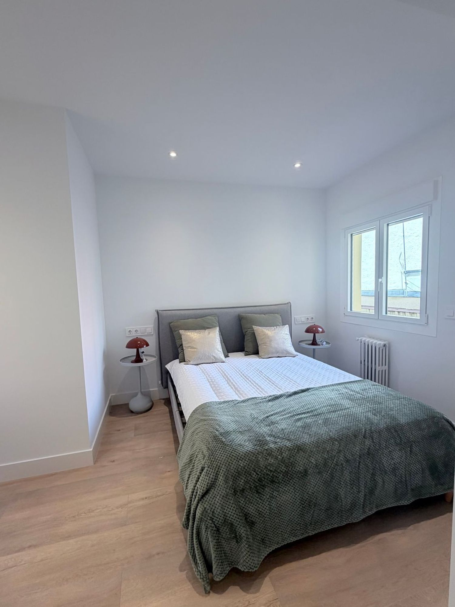 Three en-suite bedrooms and warm natural light in residential Trafalgar