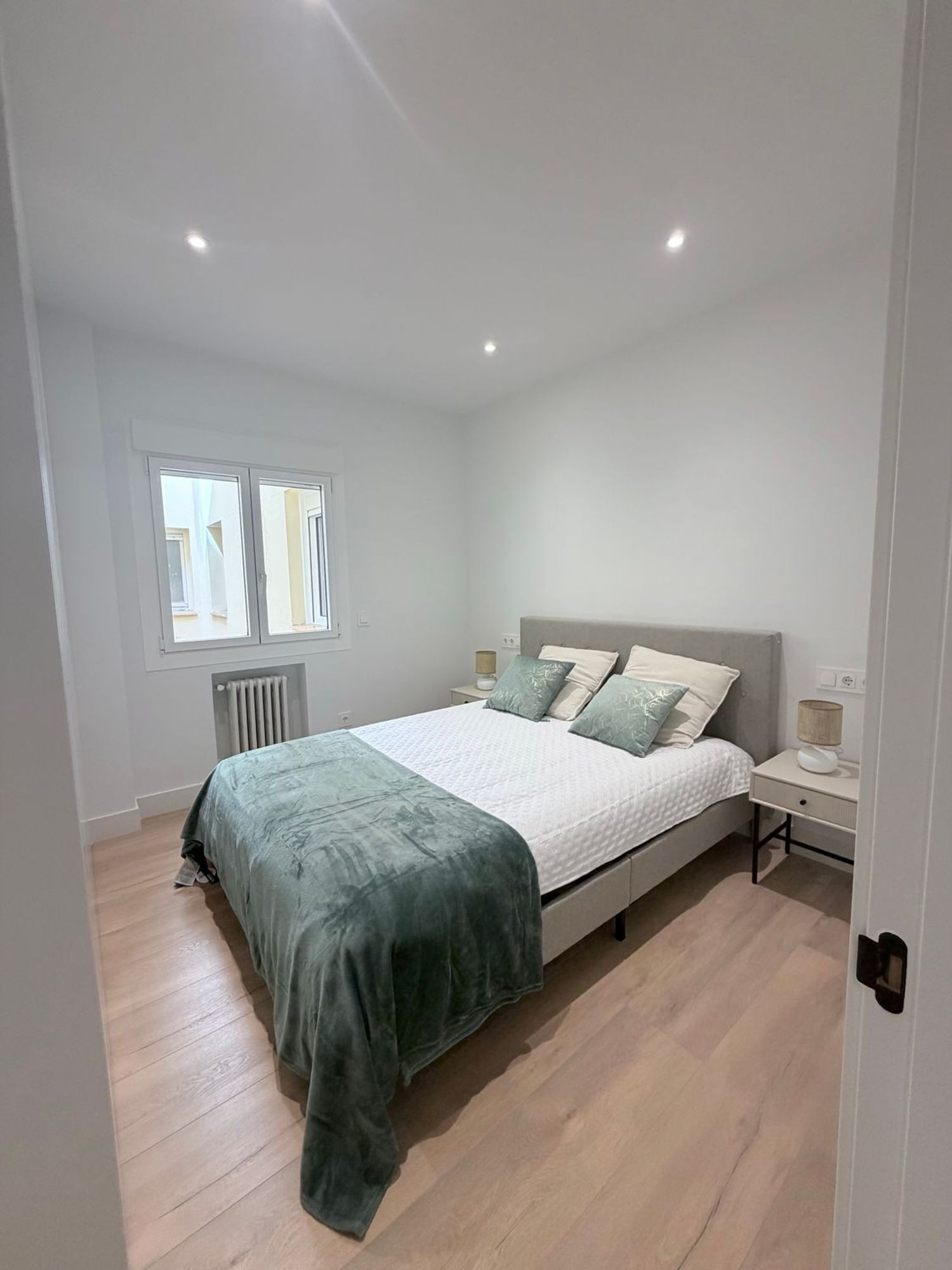 Three en-suite bedrooms and warm natural light in residential Trafalgar