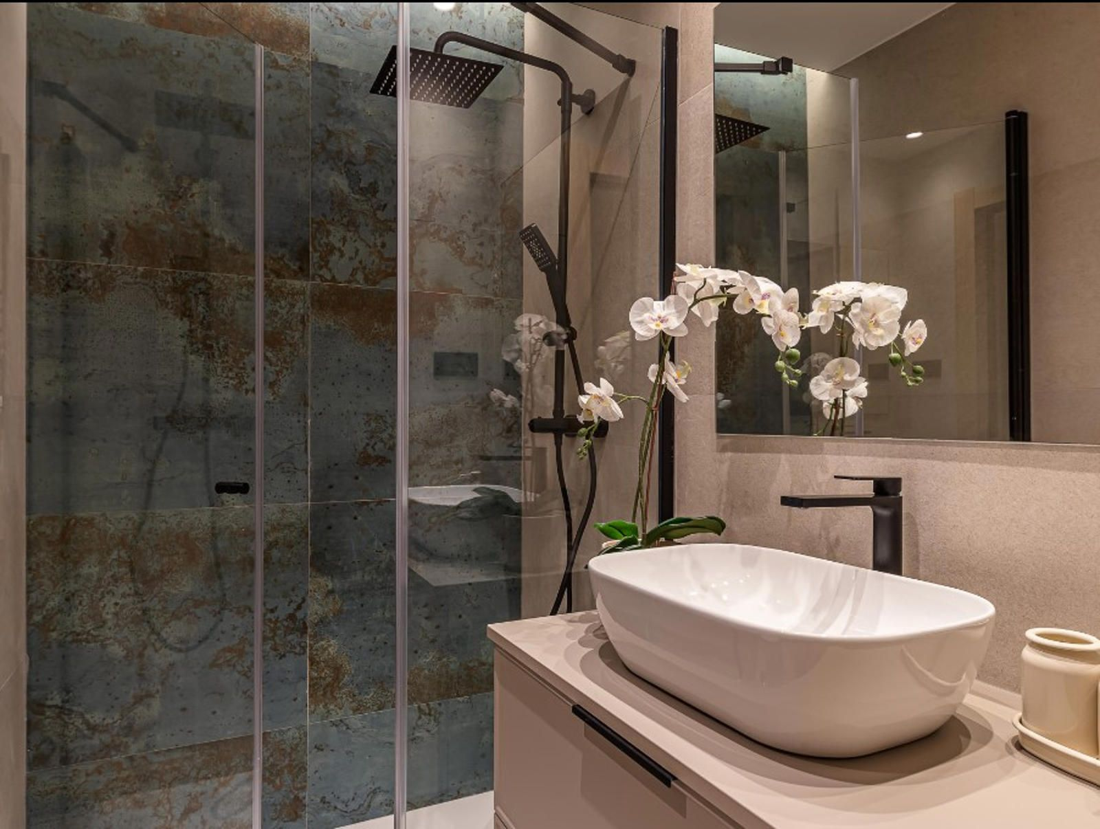 The creative energy of Justicia in a bright contemporary residence
