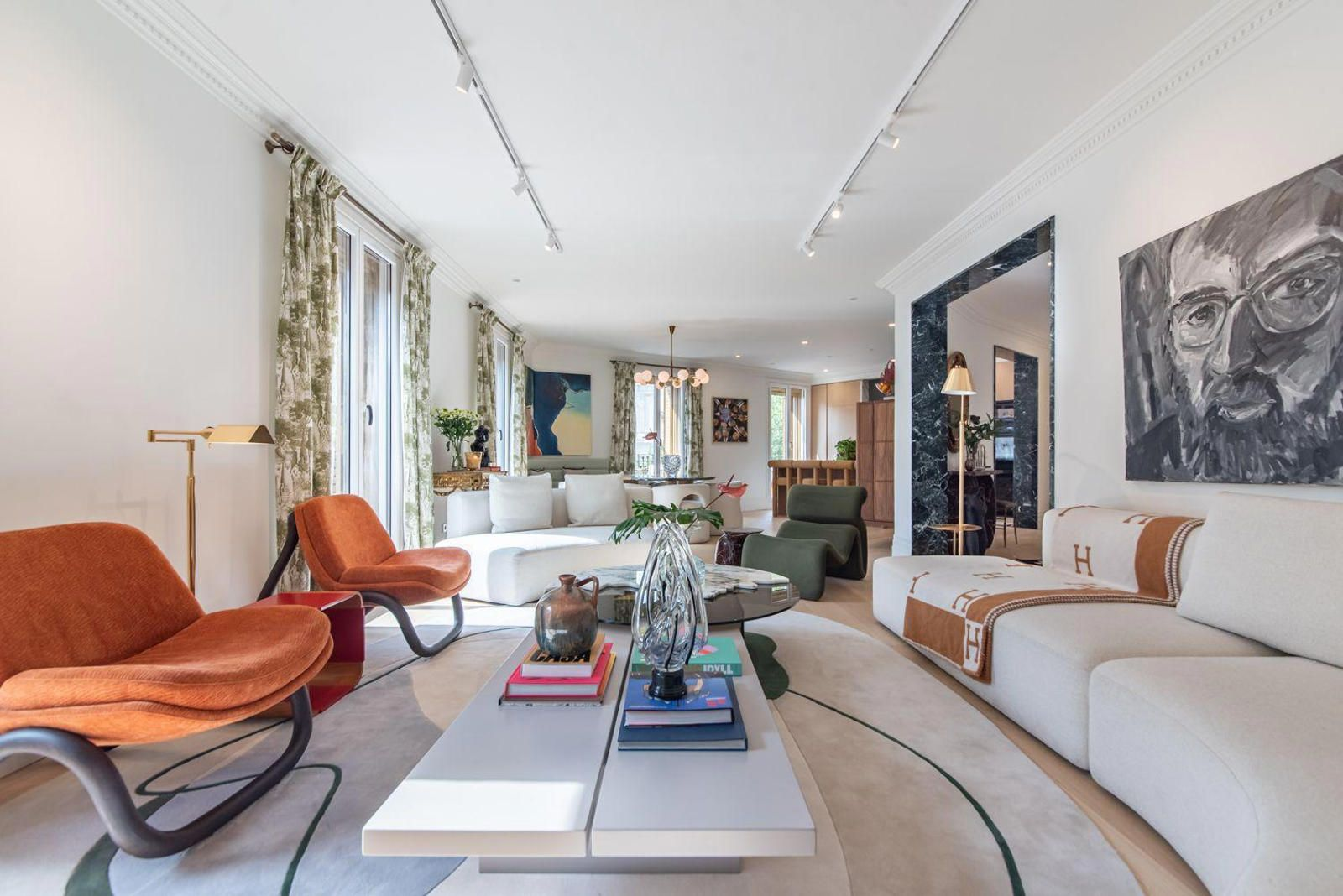 Seven balconies and timeless architecture in the elegant heart of Almagro