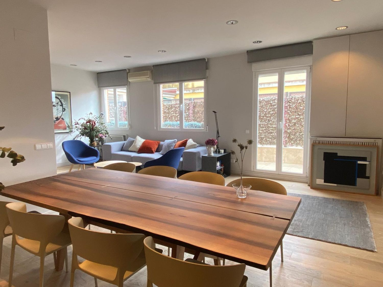A sun-filled corner penthouse above the heart of Castellana