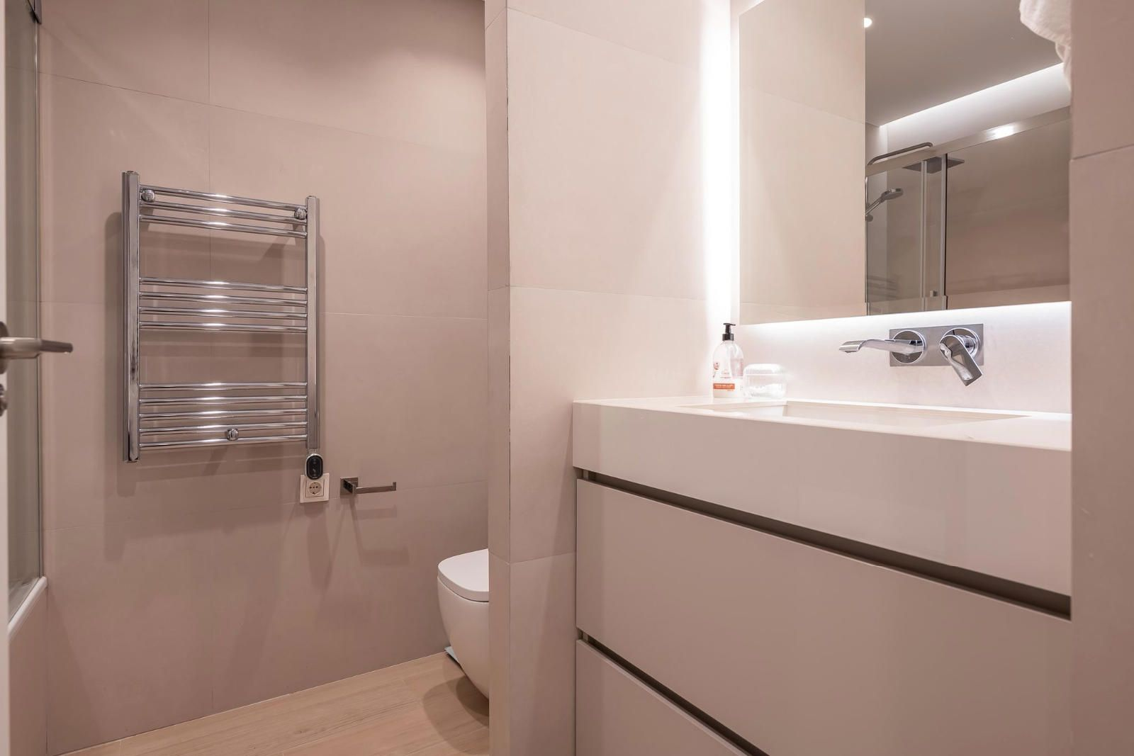 A contemporary residence designed for effortless living in Recoletos