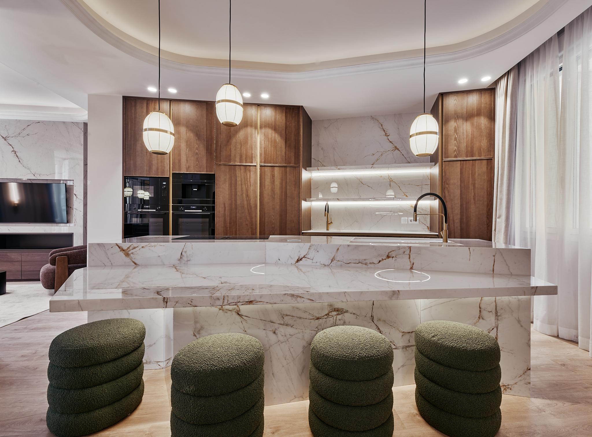 Luxury apartment in Justicia with four suites, dressing rooms and a historic building
