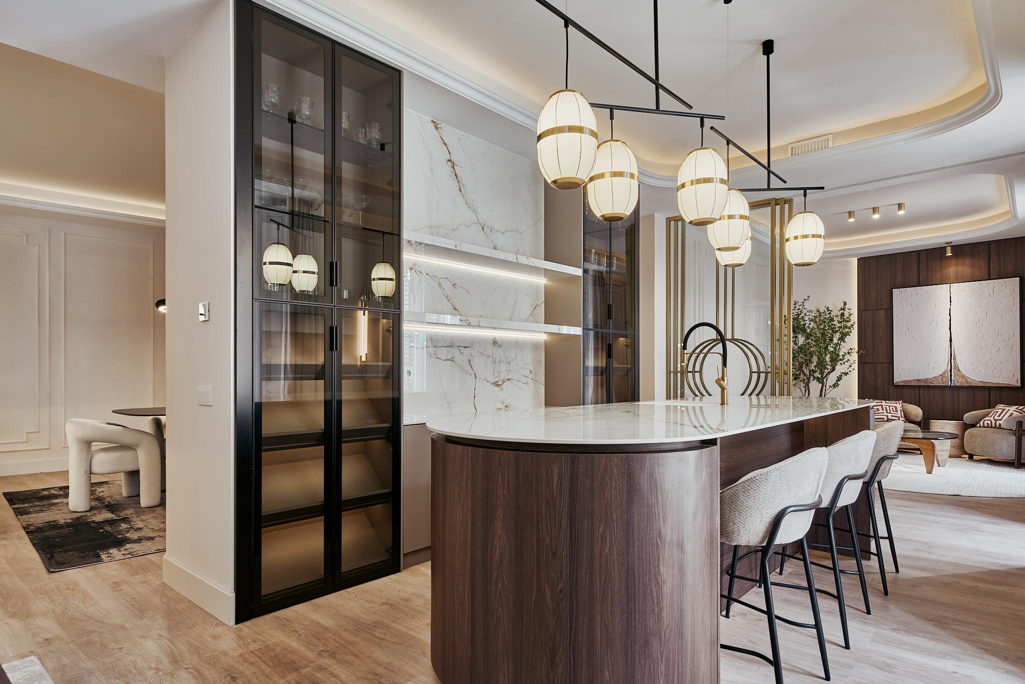 Luxury apartment in Justicia with four suites, dressing rooms and a historic building