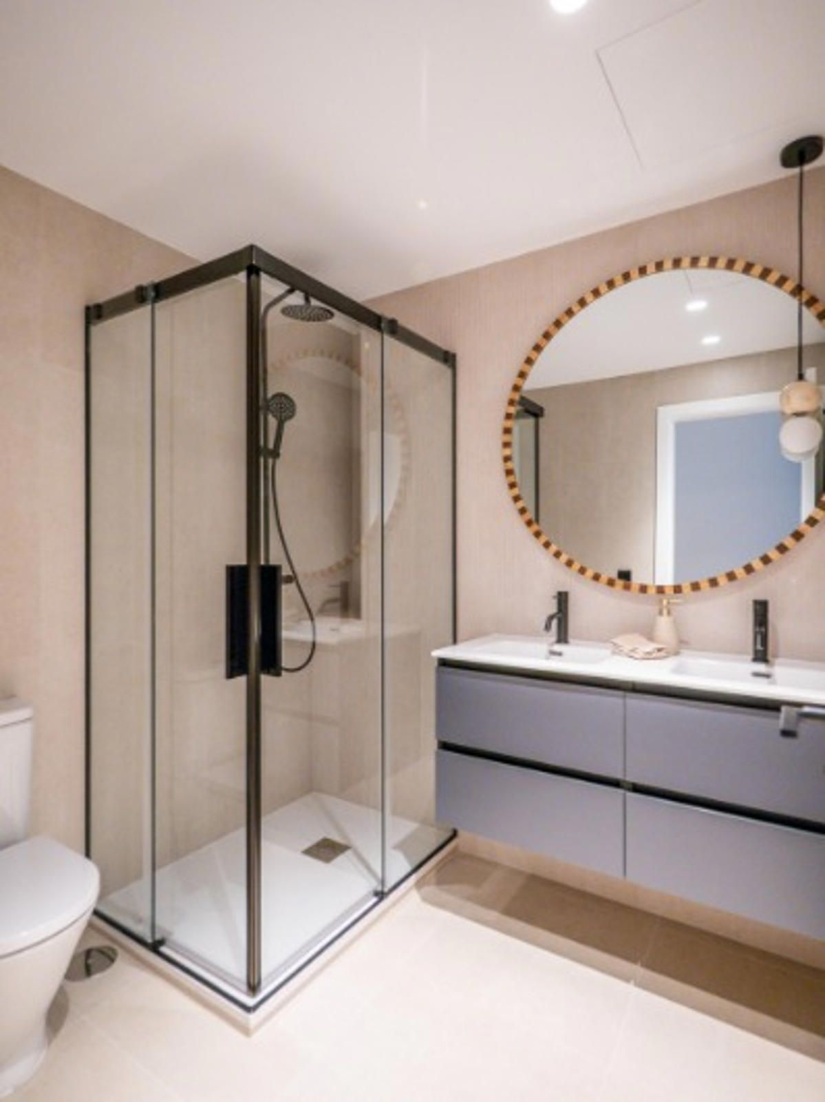 Renovated apartment in Cuatro Caminos with three bedrooms and premium finishes