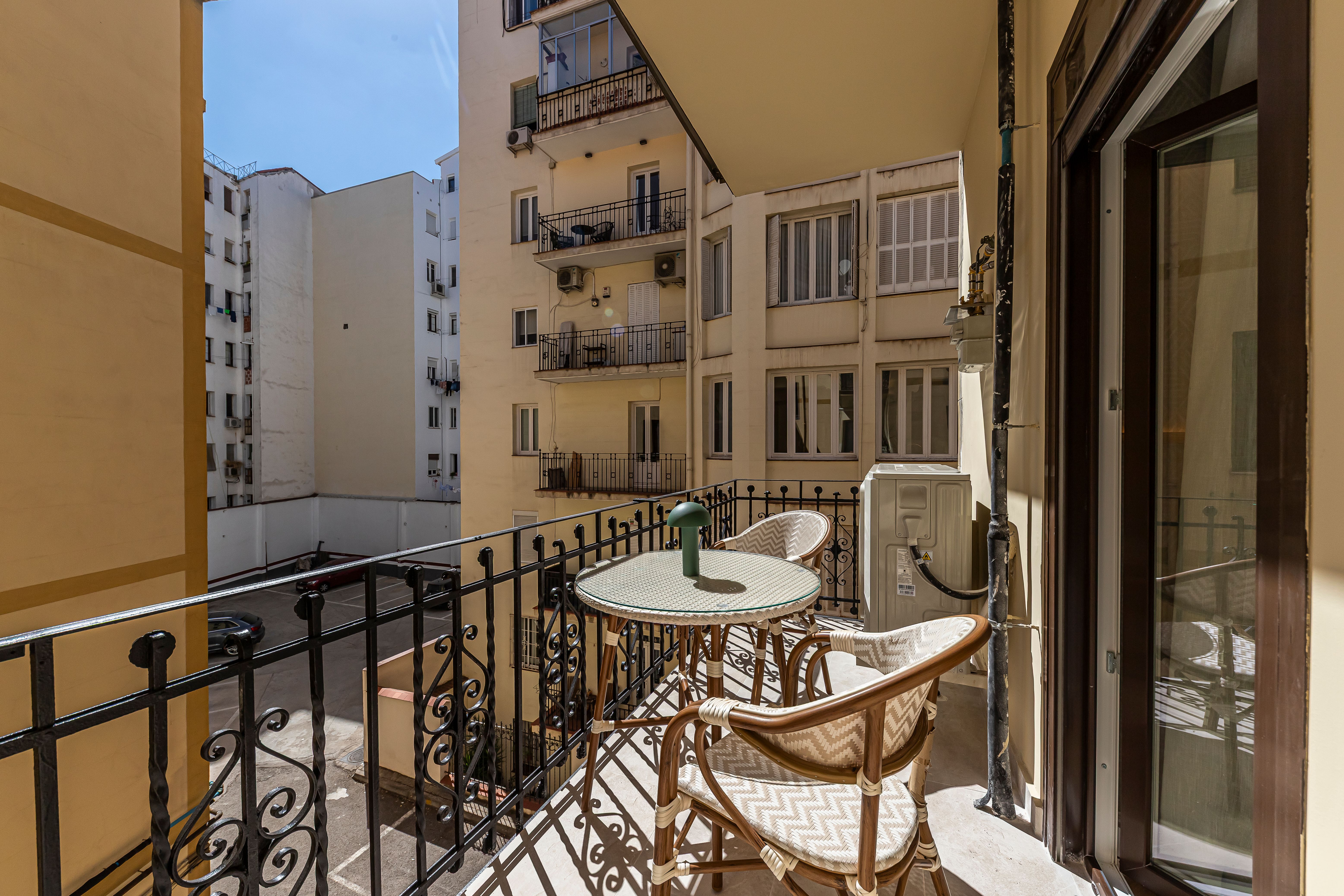 Luz en cuatro orientaciones y terraza privada en Lista