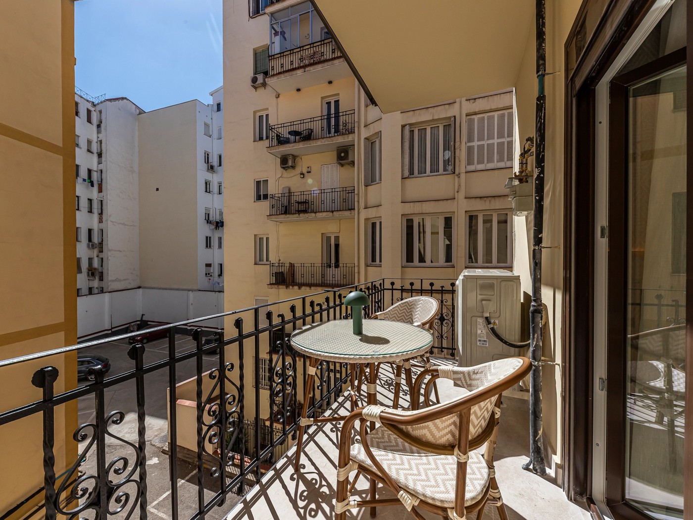 Luz en cuatro orientaciones y terraza privada en Lista