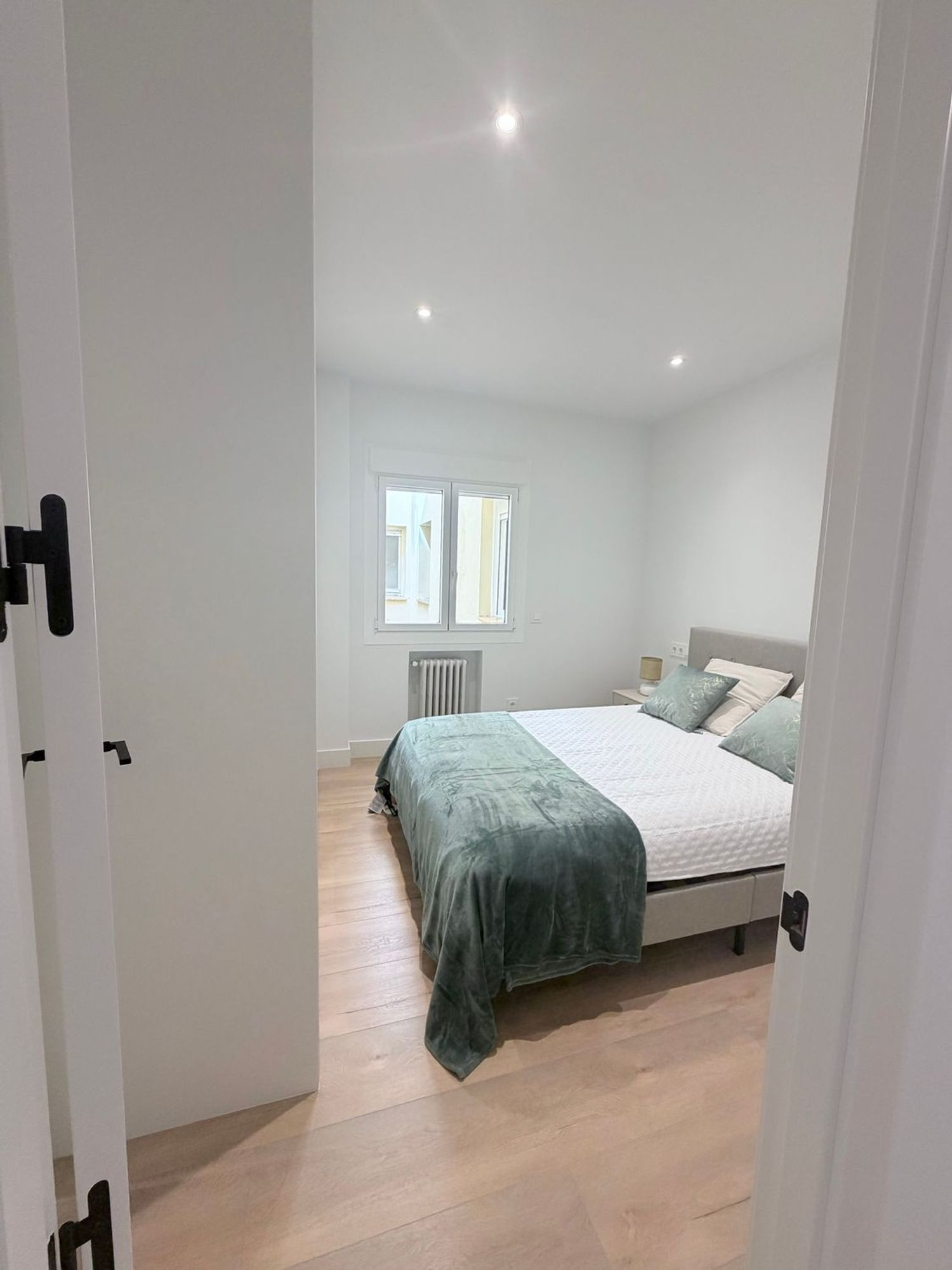 Three en-suite bedrooms and warm natural light in residential Trafalgar