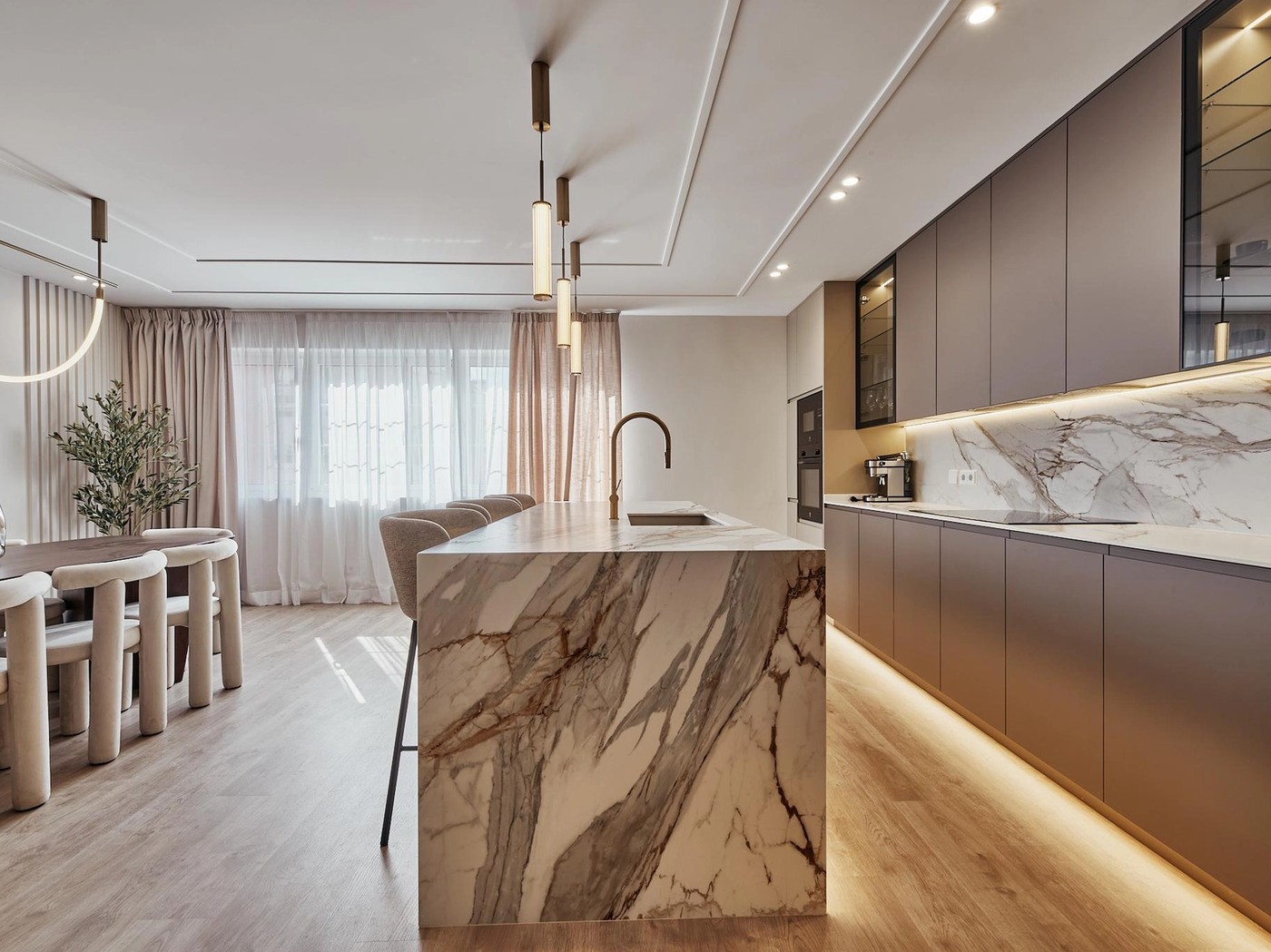 Amplitud residencial y garaje en Castellana