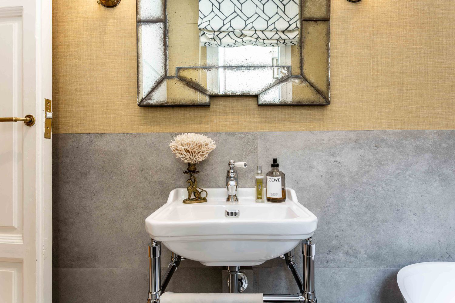 Elegant apartment in Goya set within a classic 1929 Madrid building