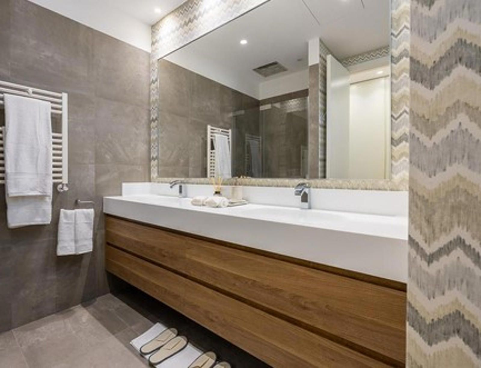 Classic architecture, contemporary interiors and exceptional ceiling heights in Recoletos