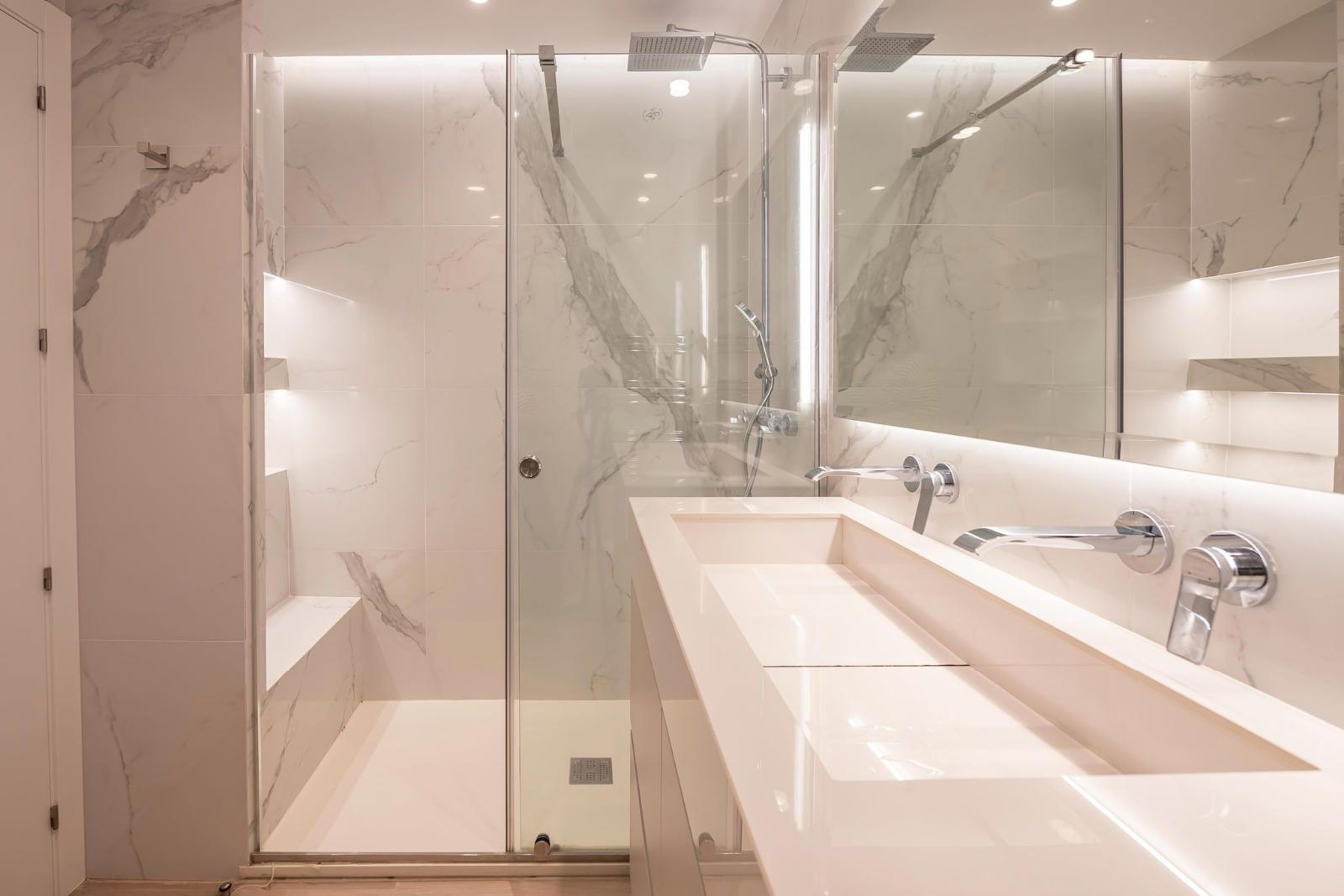 A contemporary residence designed for effortless living in Recoletos