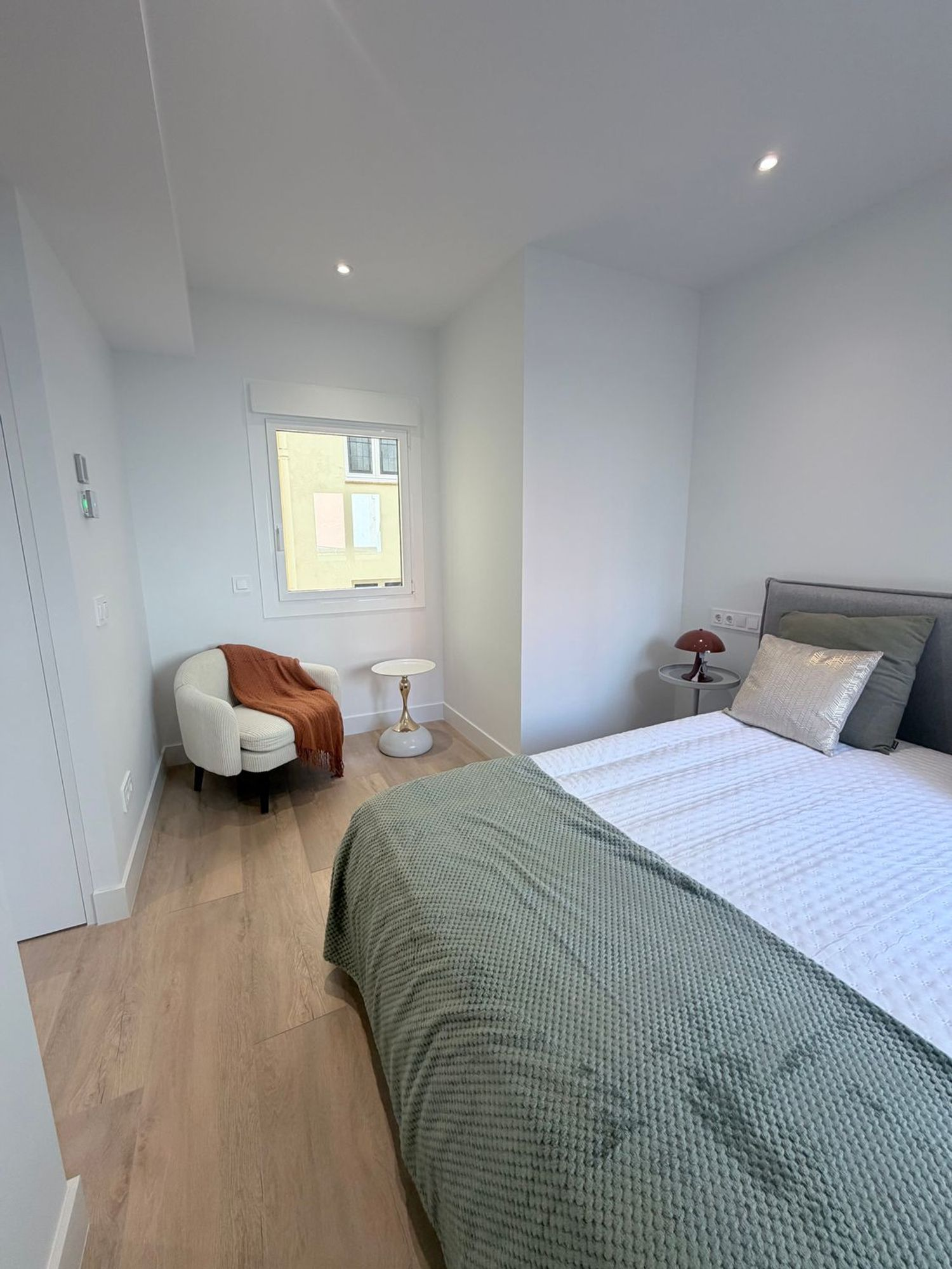 Three en-suite bedrooms and warm natural light in residential Trafalgar