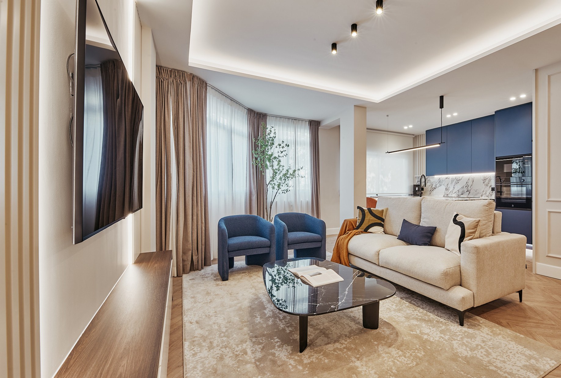 The comfort of having a terrace and private parking in Lista