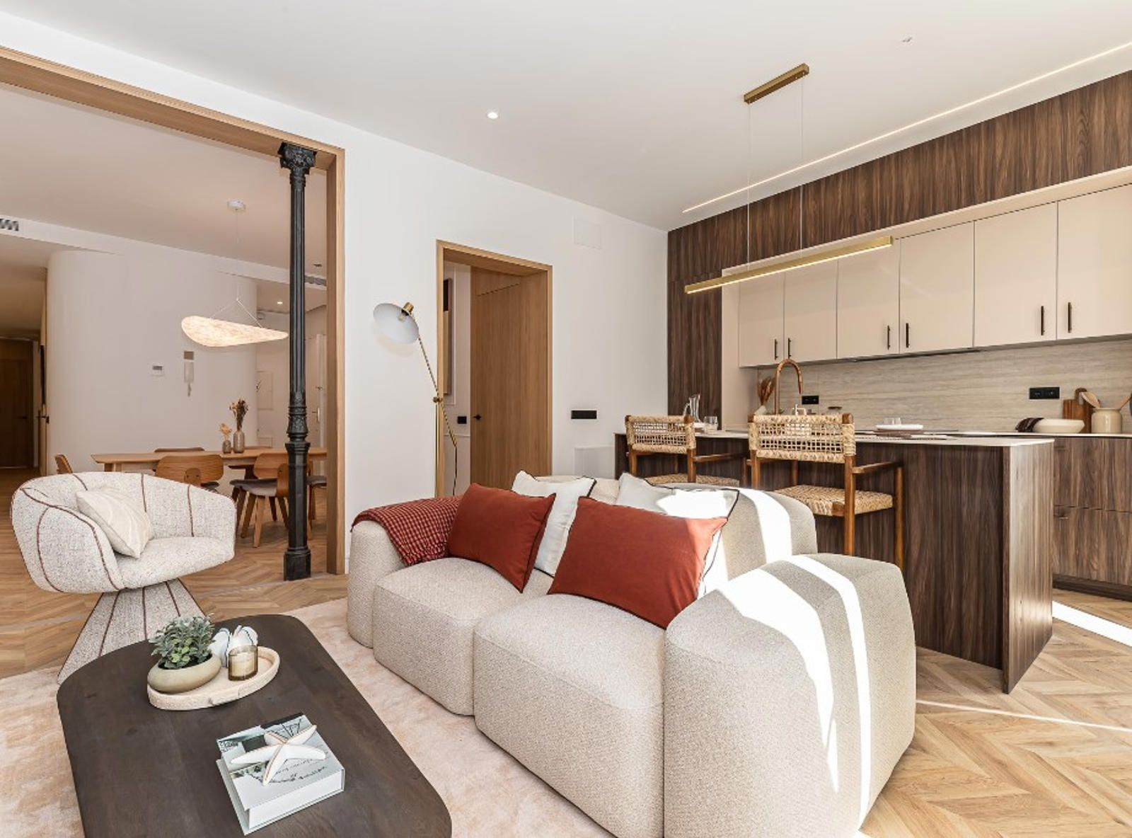 The creative energy of Justicia in a bright contemporary residence
