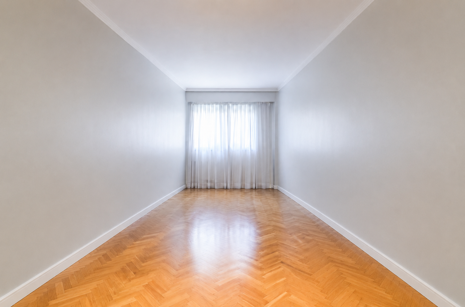 Height, natural light and private parking in Retiro