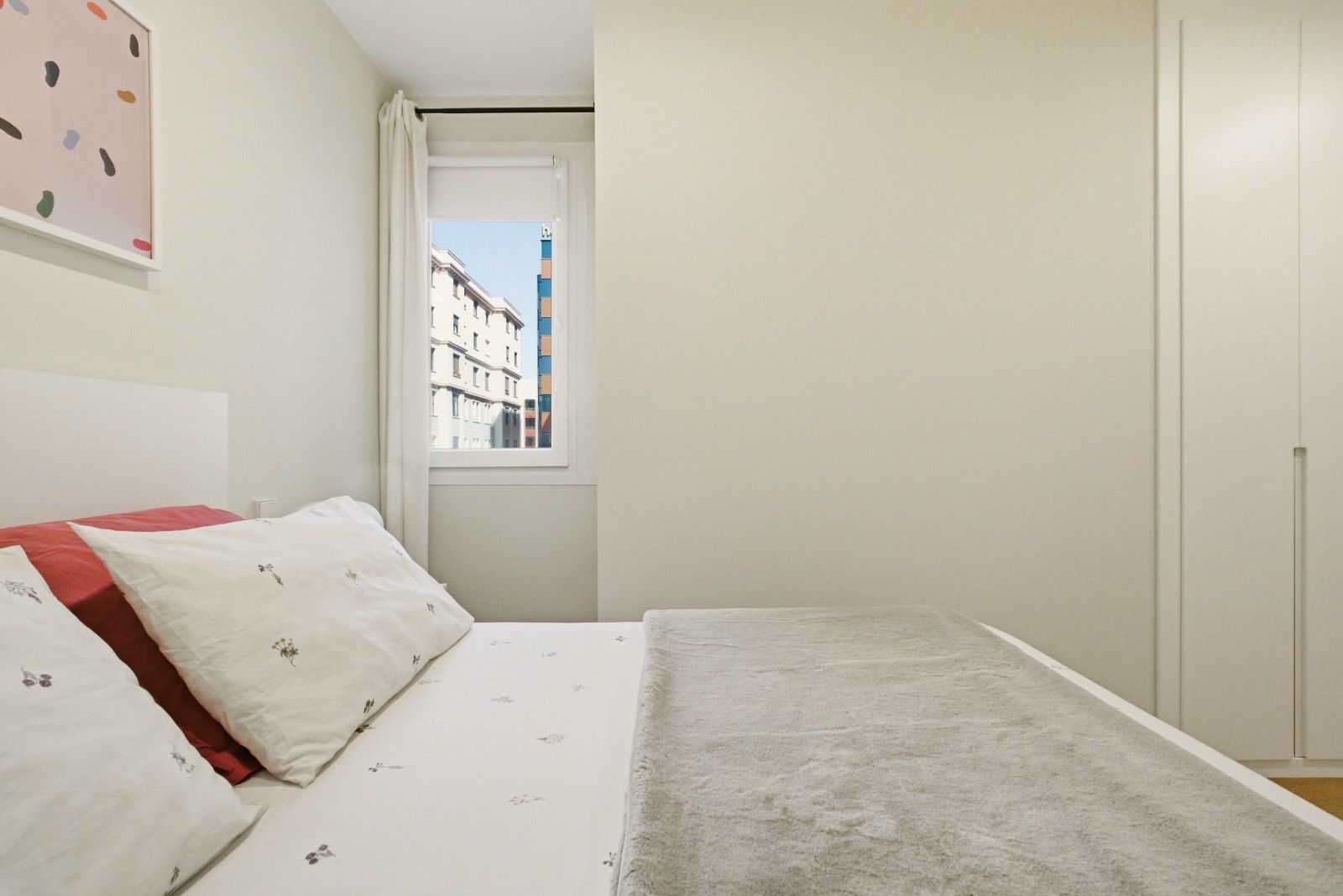 Vibrant city living moments from Gran Vía