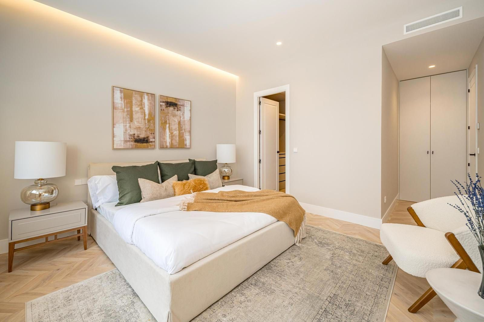 Morning light and generous proportions in Castellana’s most refined residential setting