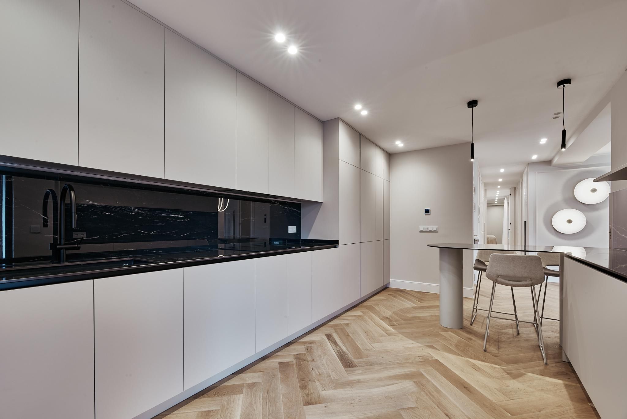 Luxury apartment in Castellana with excellent connectivity and refined city living