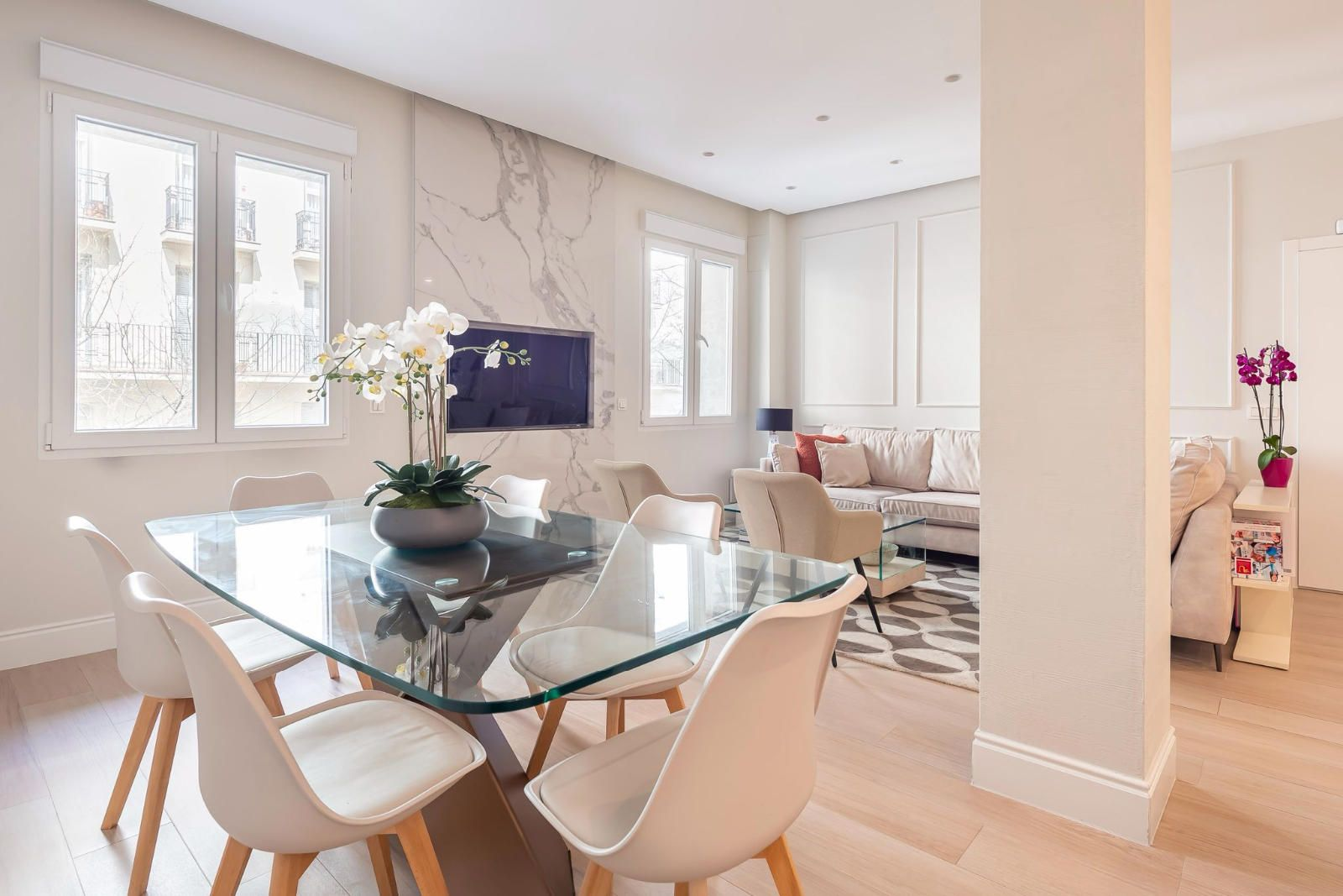 A contemporary residence designed for effortless living in Recoletos