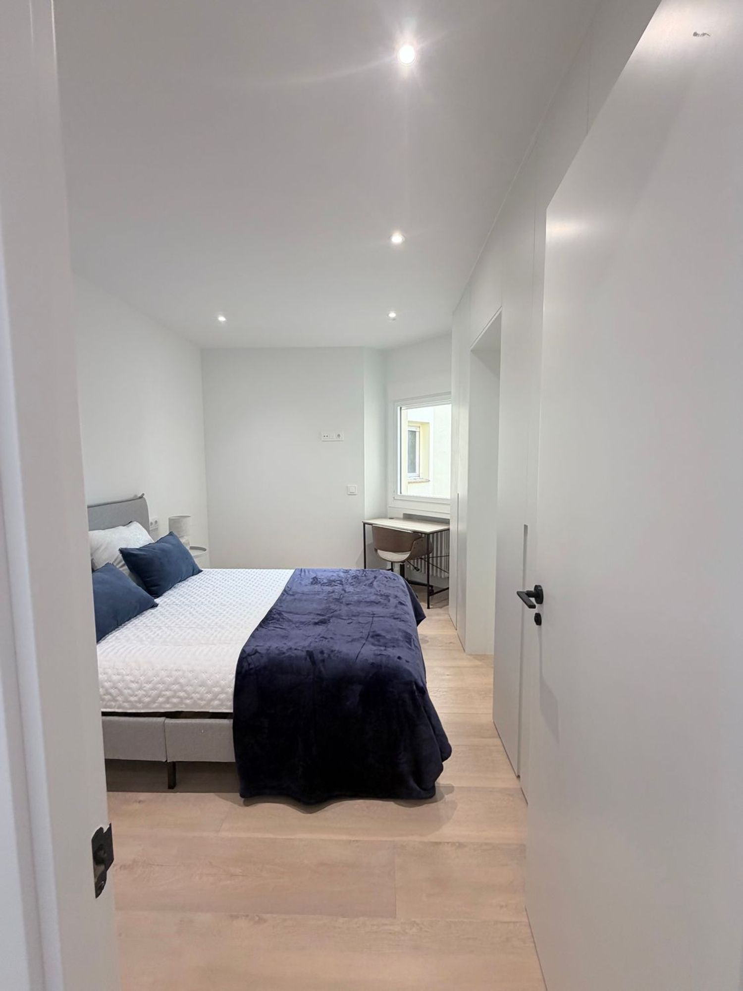 Three en-suite bedrooms and warm natural light in residential Trafalgar