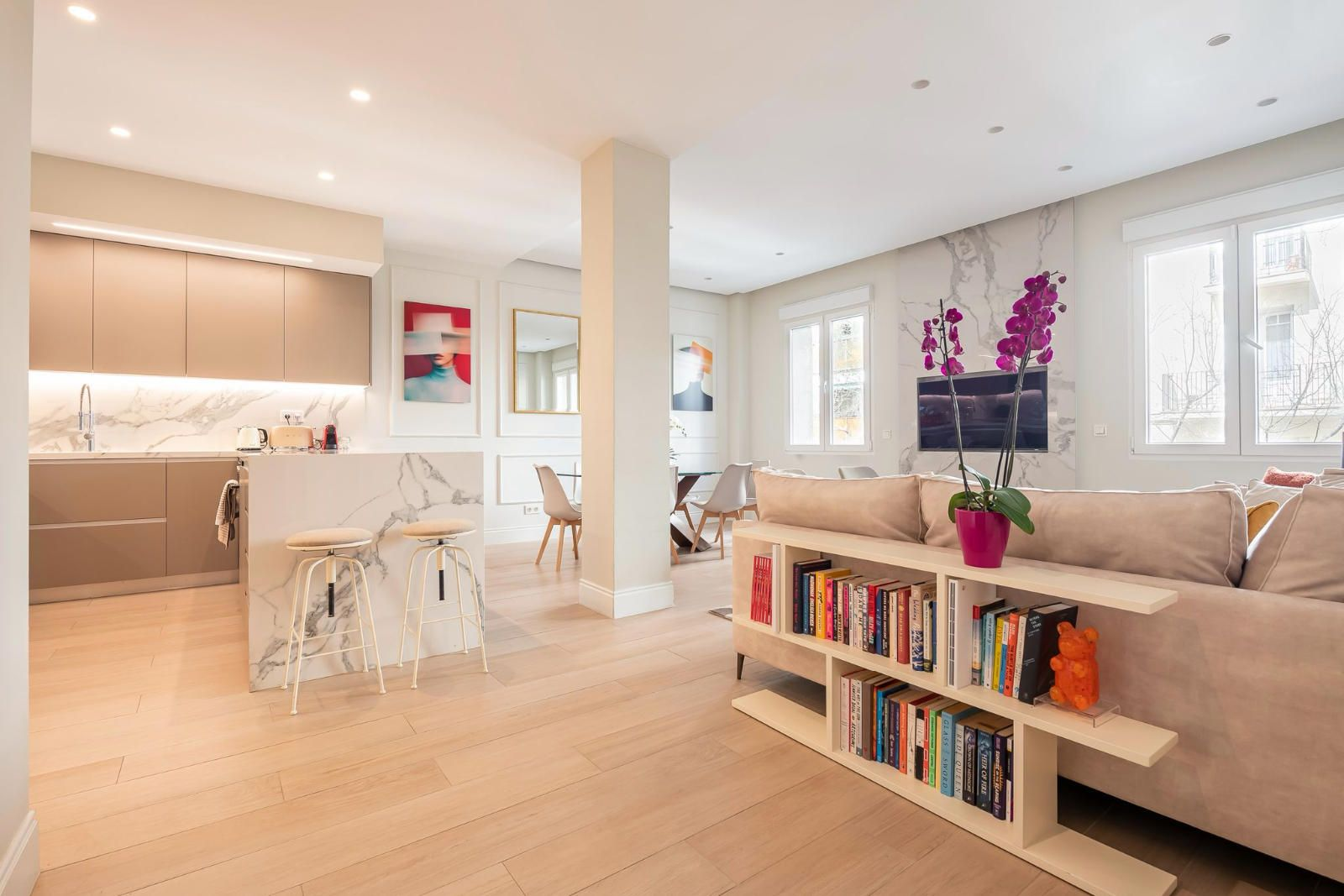 A contemporary residence designed for effortless living in Recoletos