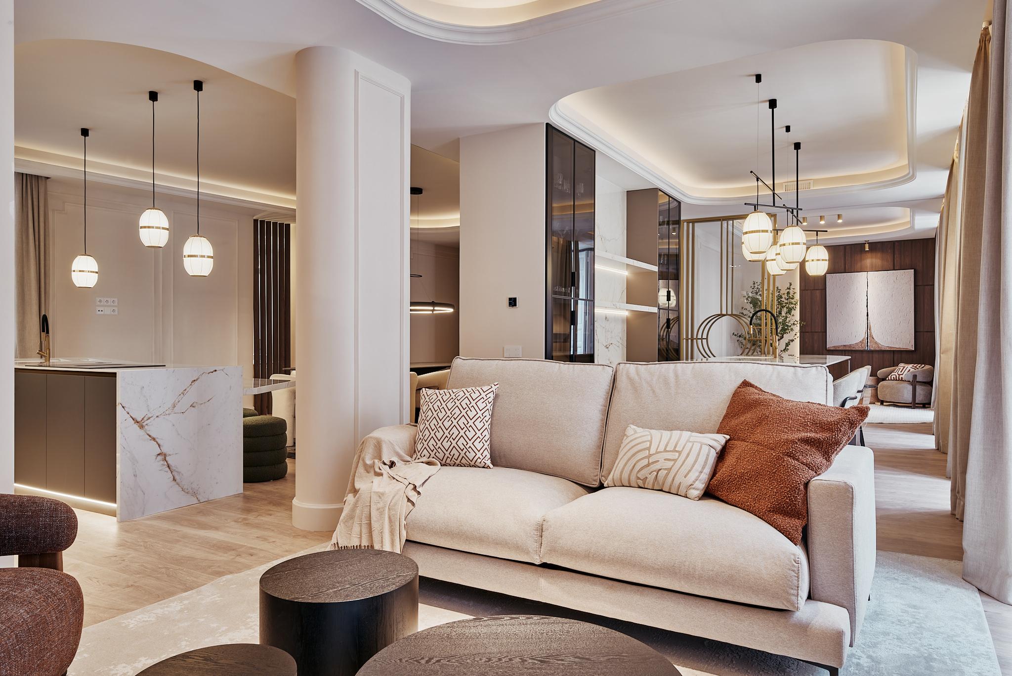 Luxury apartment in Justicia with four suites, dressing rooms and a historic building