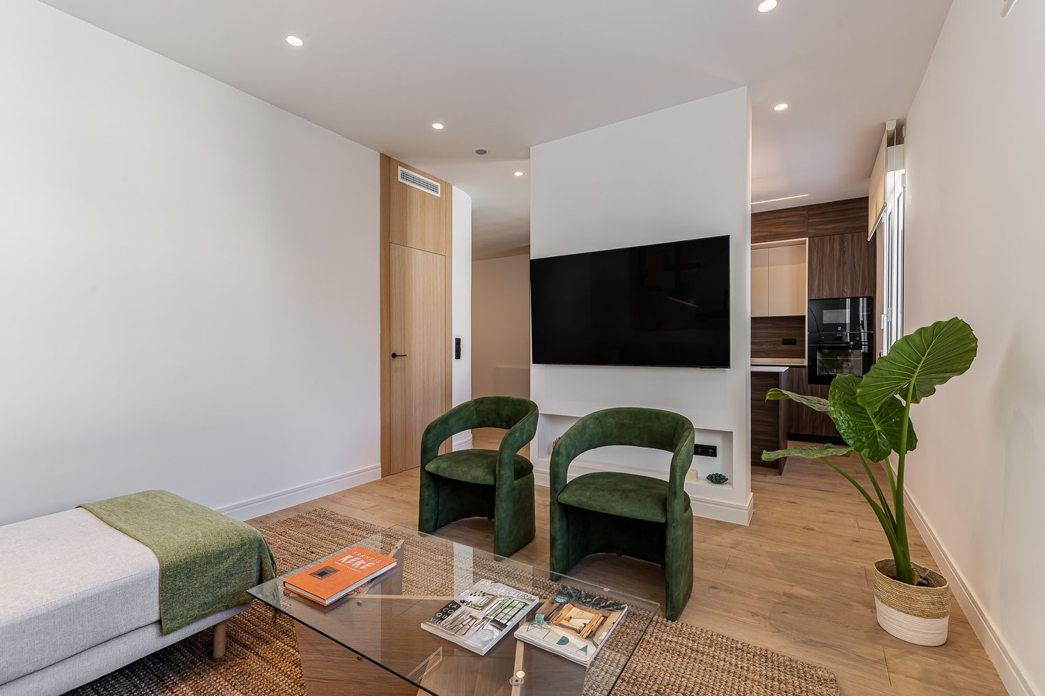 A bright and peaceful penthouse moments from Retiro Park