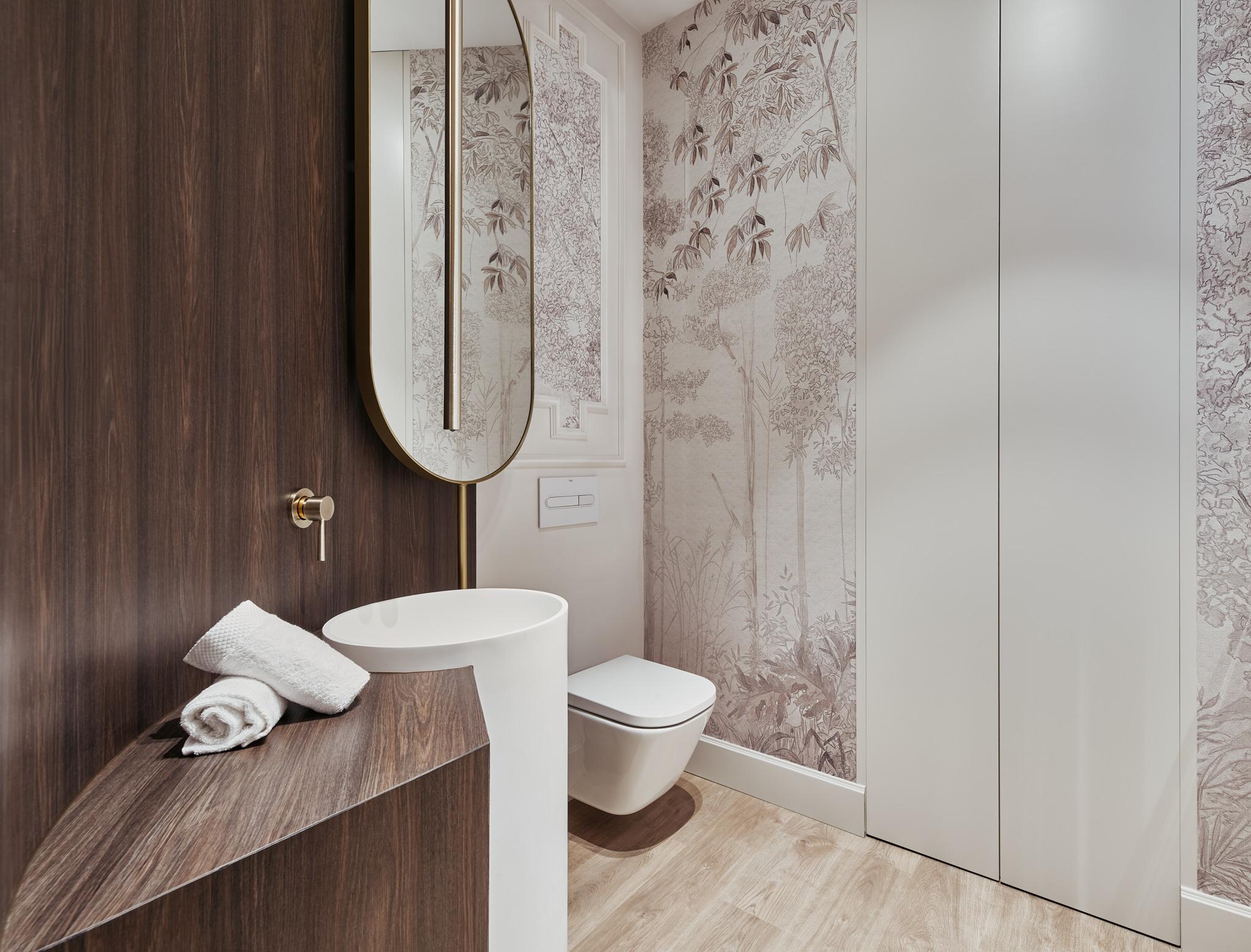 Luxury apartment in Justicia with four suites, dressing rooms and a historic building