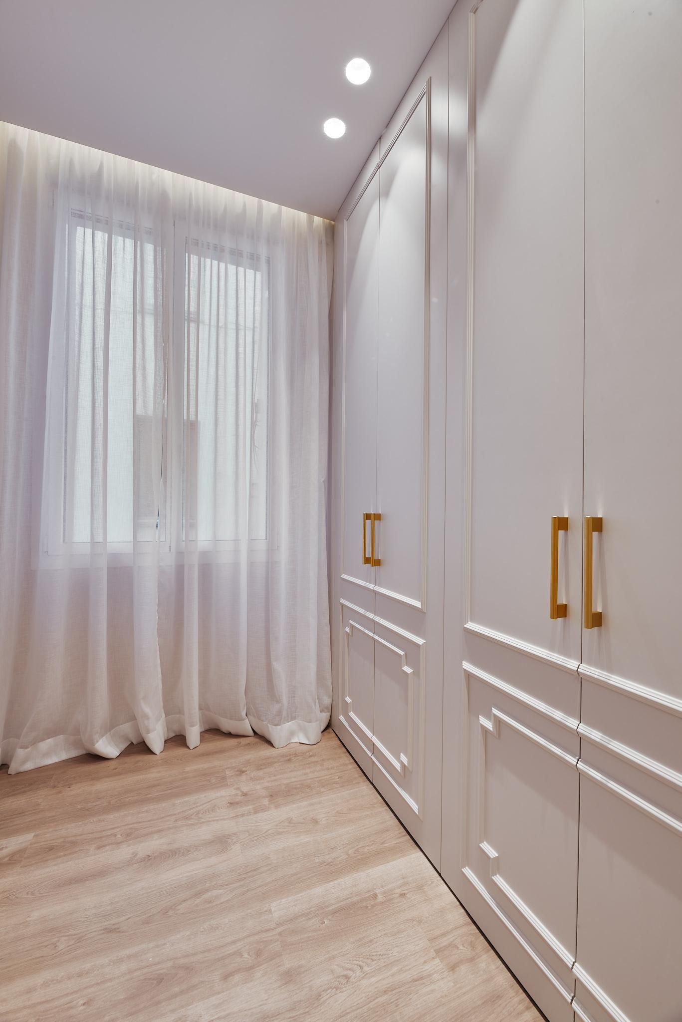 Luxury apartment in Justicia with four suites, dressing rooms and a historic building