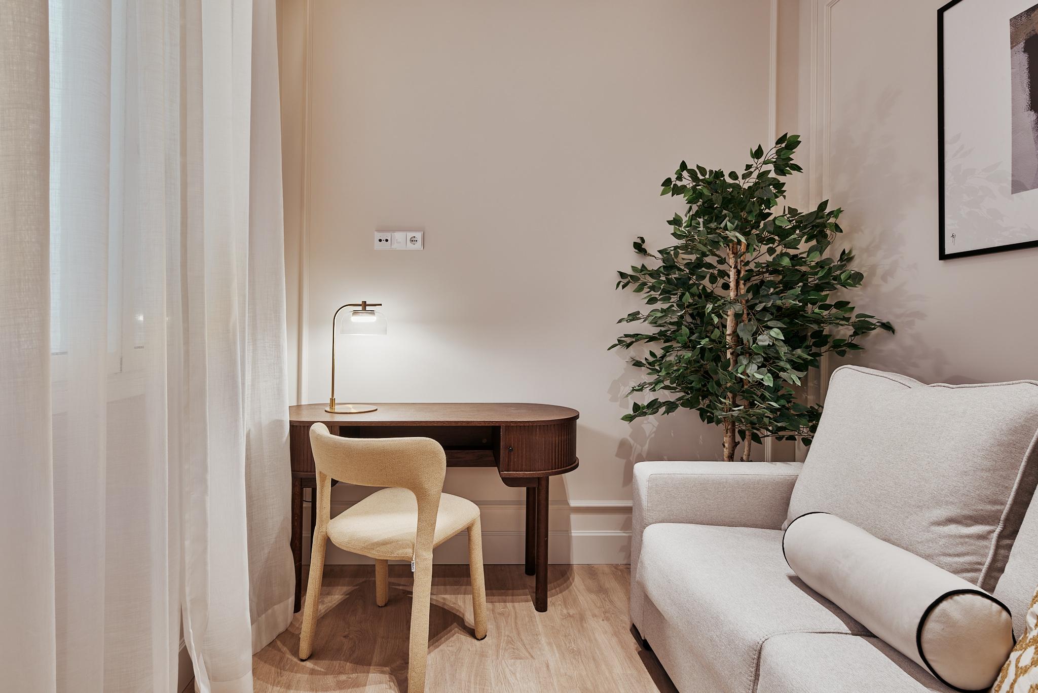 Luxury apartment in Justicia with four suites, dressing rooms and a historic building