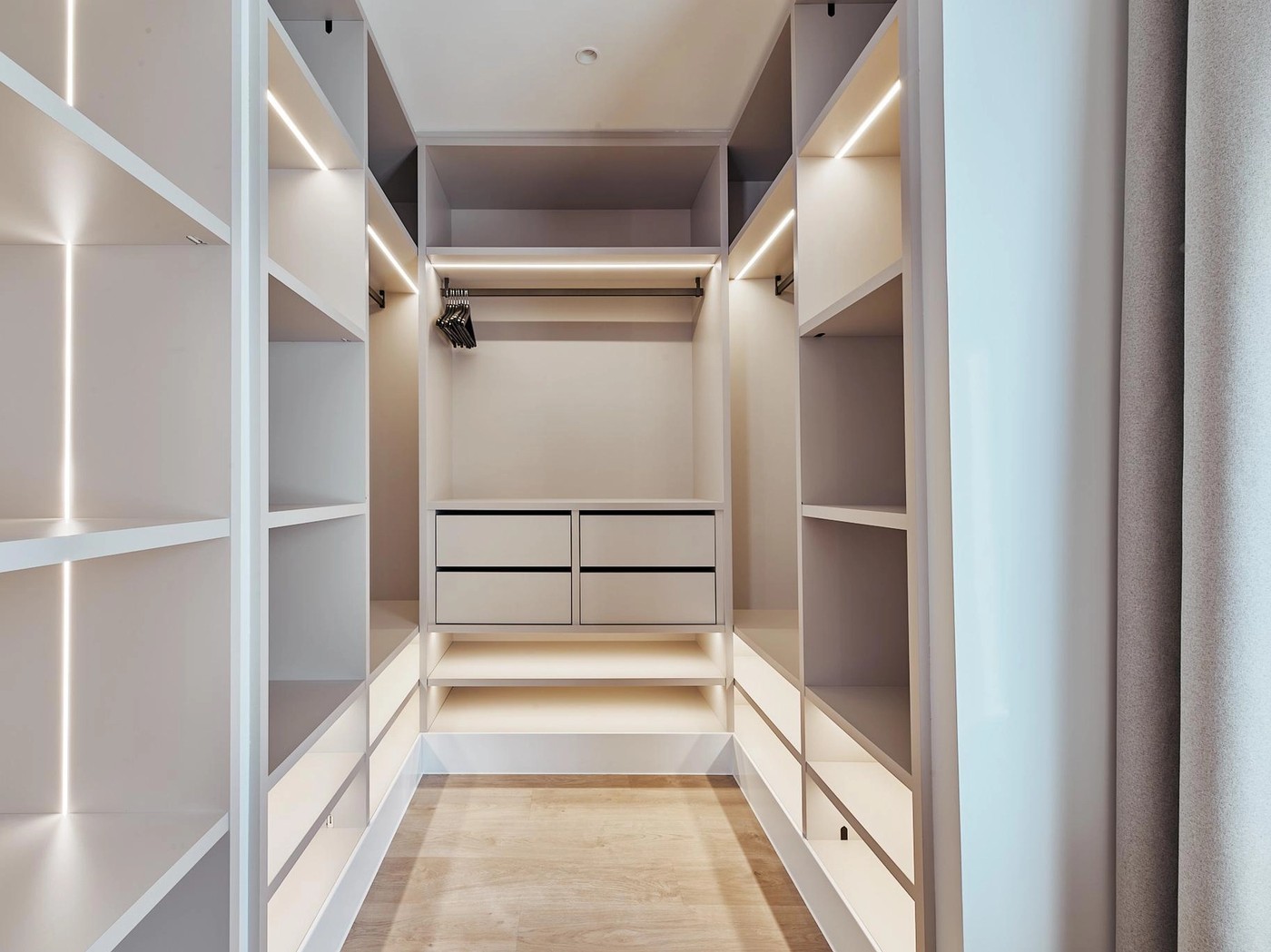 Amplitud residencial y garaje en Castellana