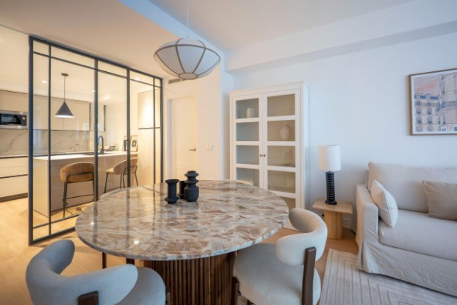 Renovated apartment in Cuatro Caminos with three bedrooms and premium finishes