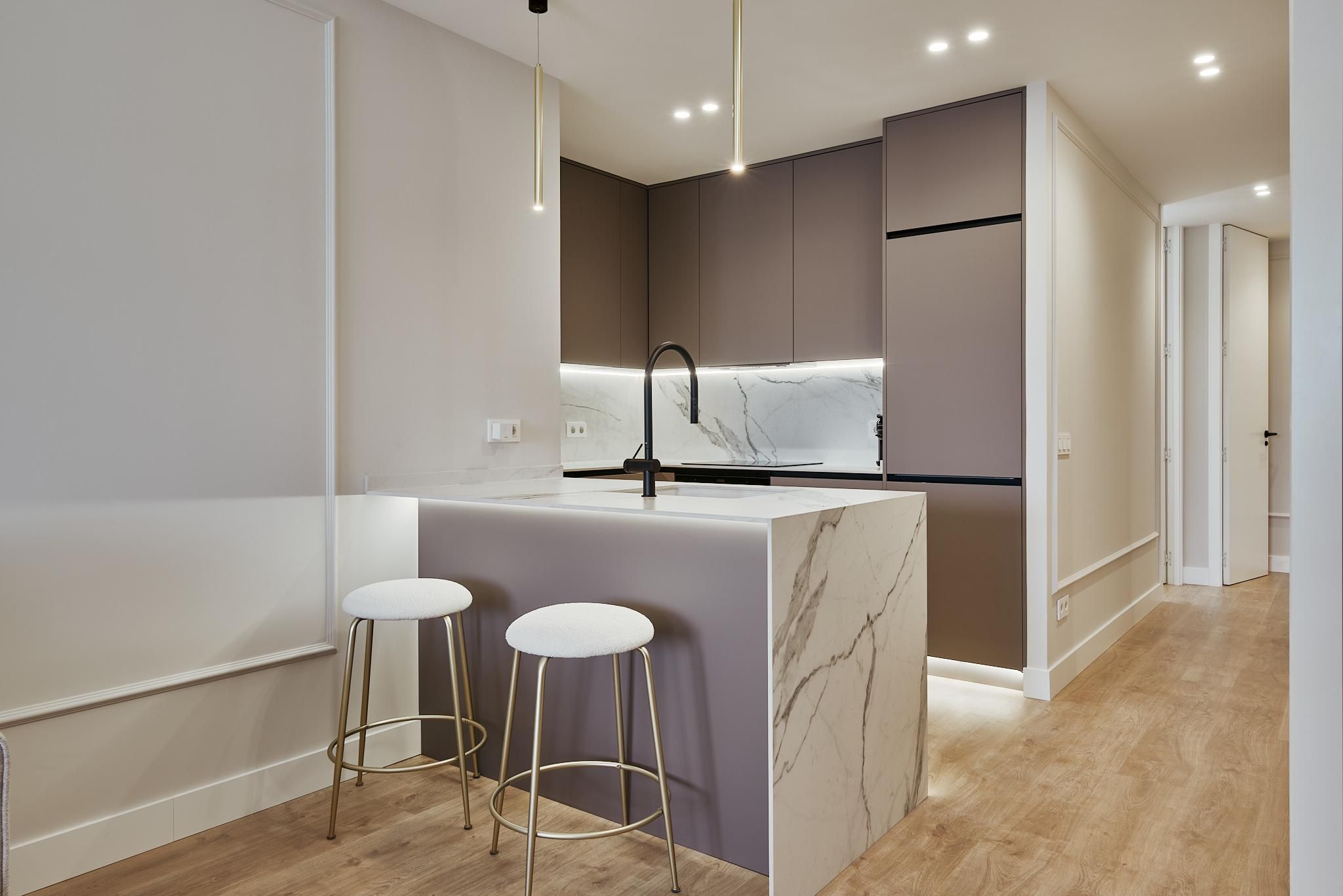 Move-in ready exterior apartment on the fifth floor