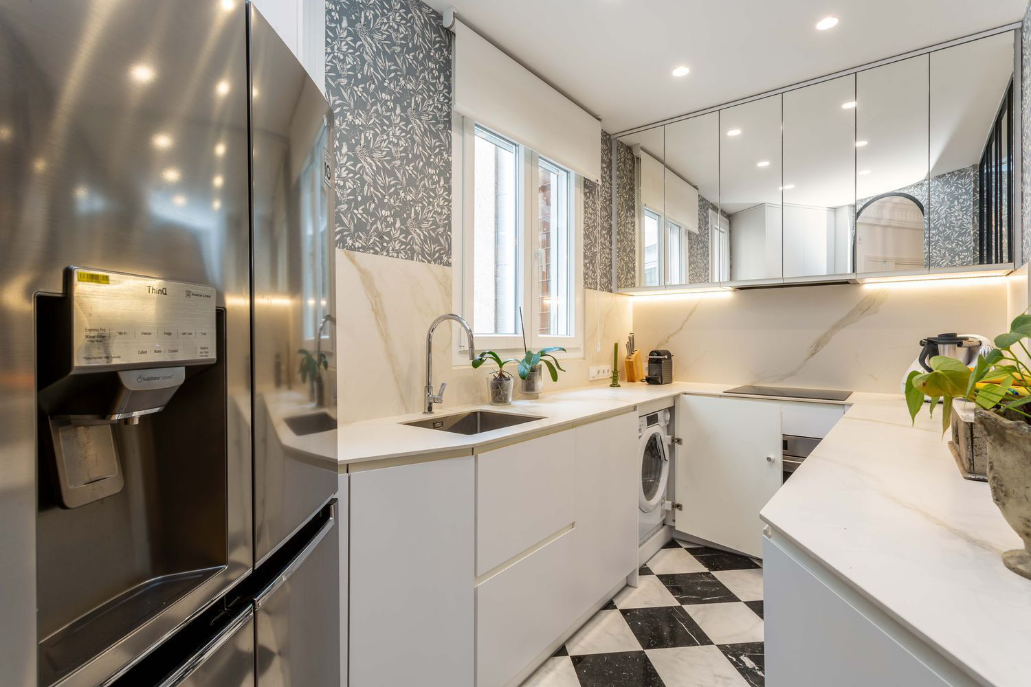 Elegant apartment in Goya set within a classic 1929 Madrid building