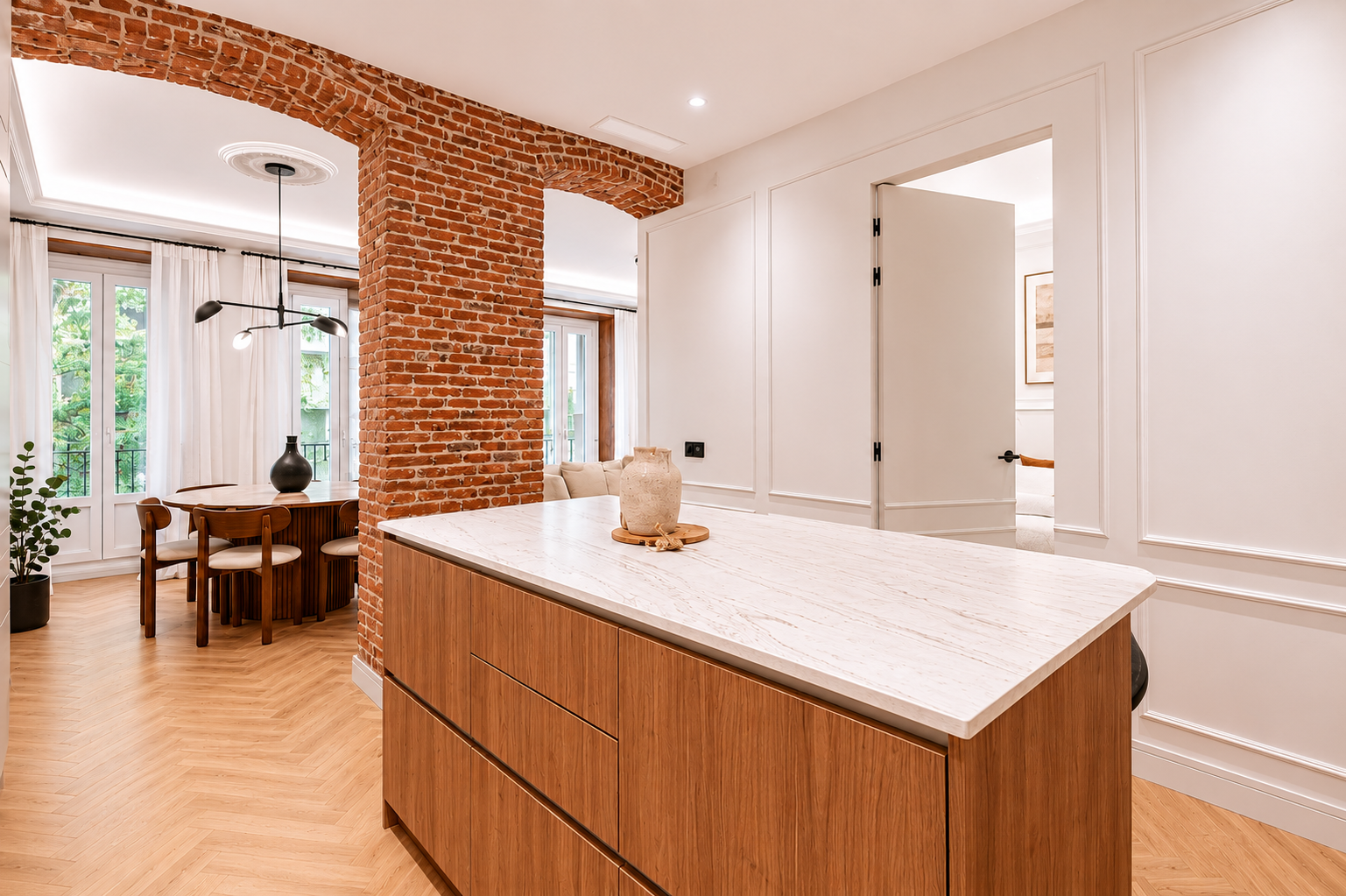 Elegant Lista Madrid apartment combining classic architecture and contemporary style