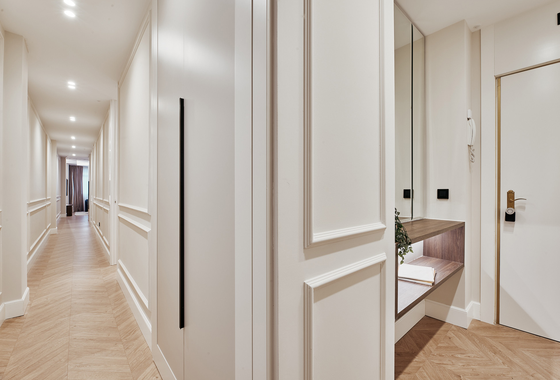 The comfort of having a terrace and private parking in Lista