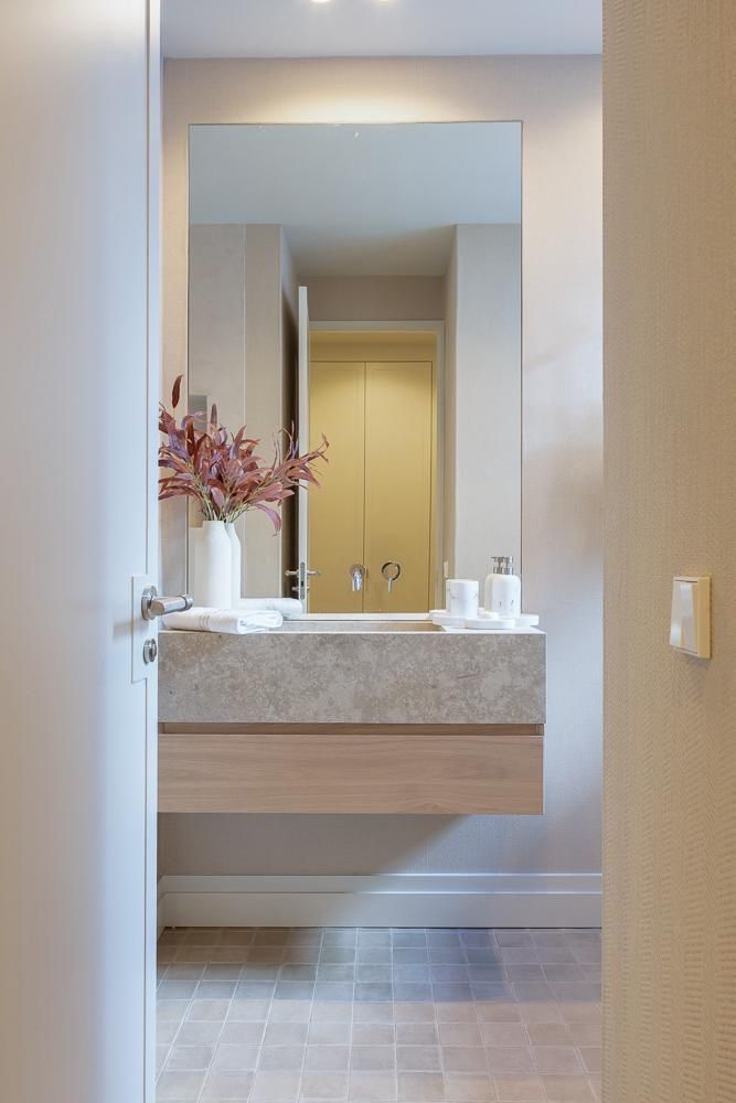 Natural light and exterior balconies in the elegant heart of Justicia