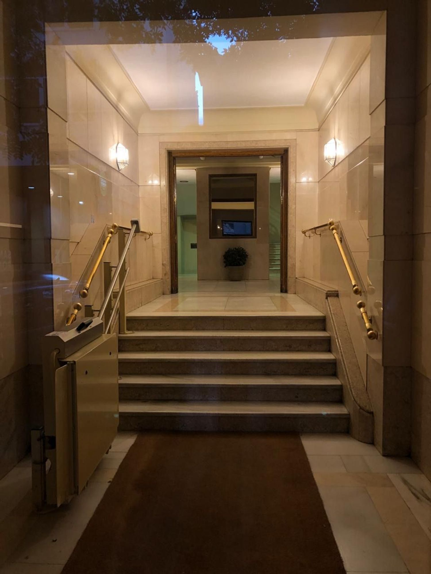 A timeless residence with refined city energy in the heart of Recoletos